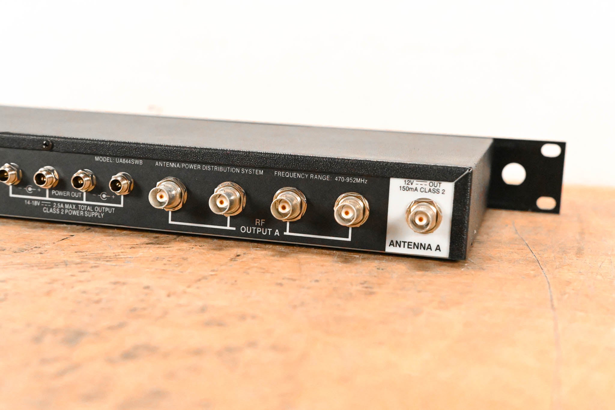 Shure UA844SWB Antenna Distribution System - 470-952 MHz NO POWER SUPPLY