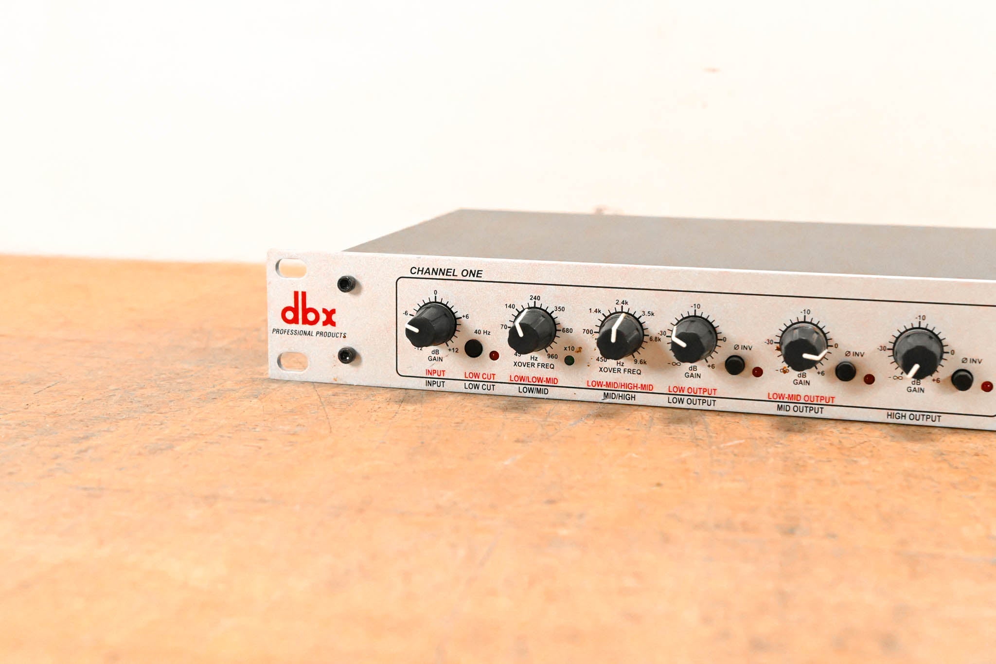 dbx 234s Stereo 2-Way, Mono 4-Way Crossover