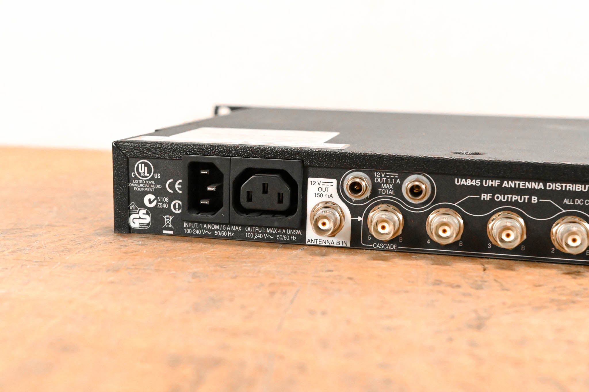 Shure UA845US Wideband UHF Antenna/Power Distribution System