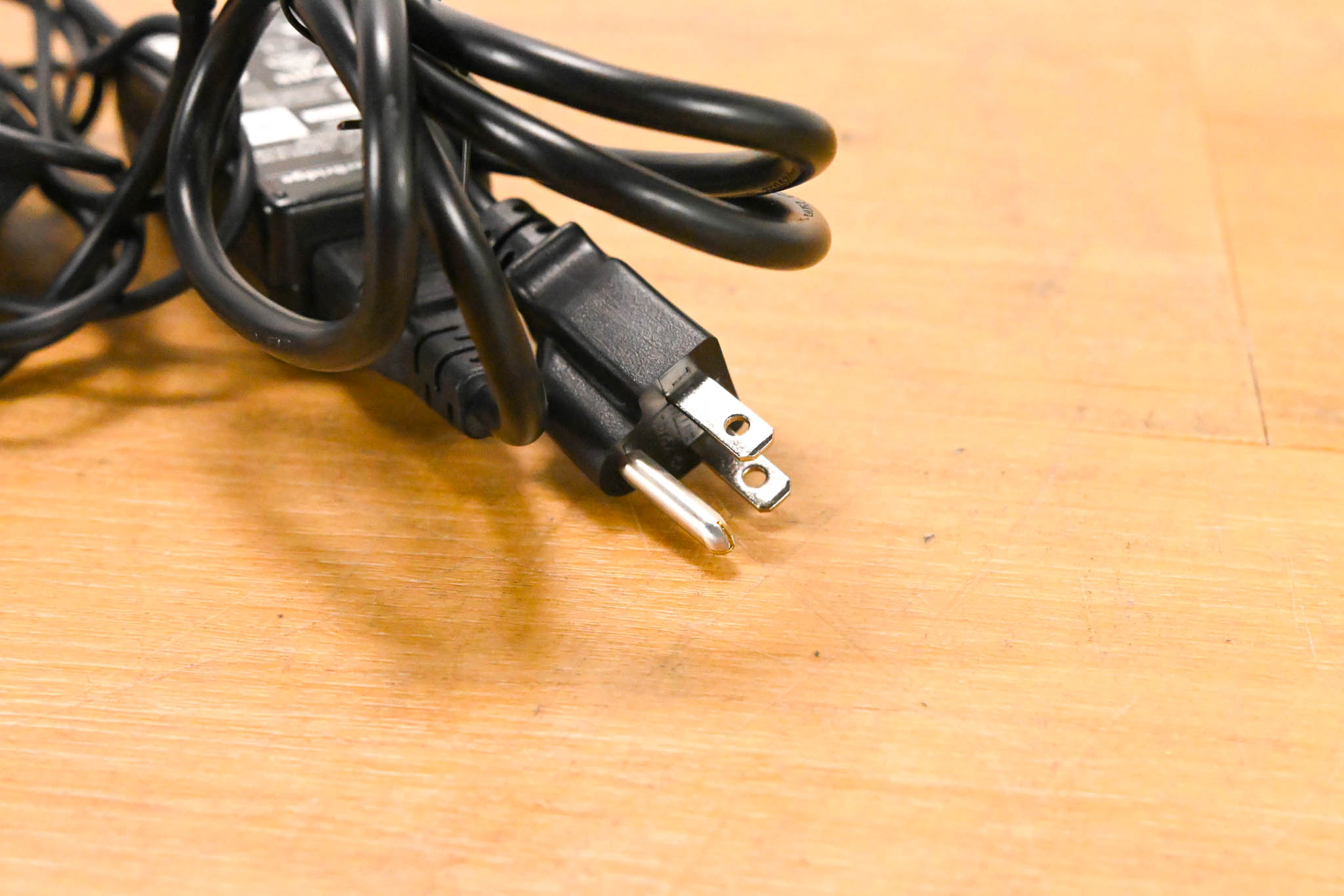 IK Multimedia iRig PowerBridge Power Source - Lightning Adapter
