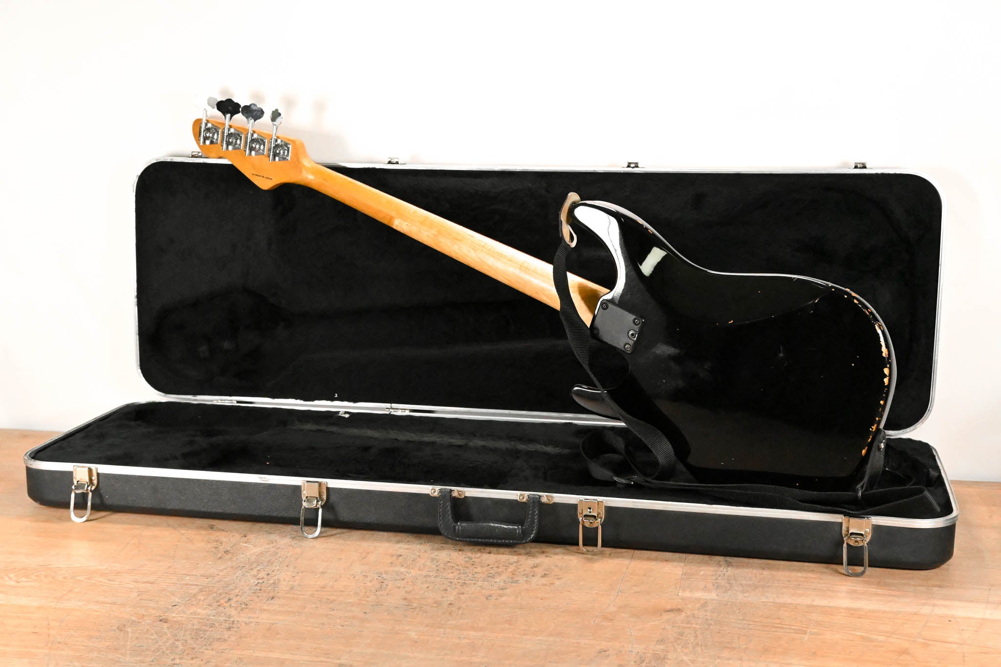 Peavey Forum 4-String Bass Guitar with Hard Case