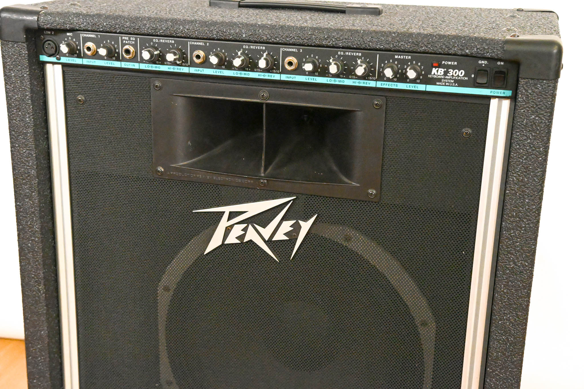 Peavey KB300 300W 1x15" Keyboard Amplifier with Scorpion Speaker