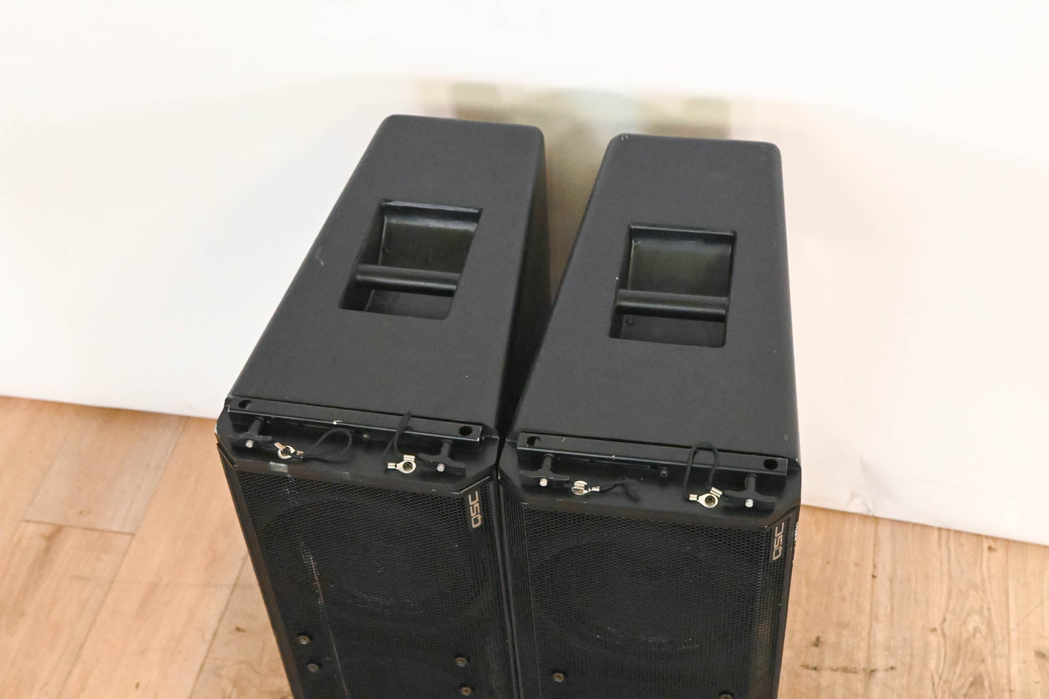 QSC WideLine-10 Dual 10-Inch Wide Line Array Speaker (PAIR)