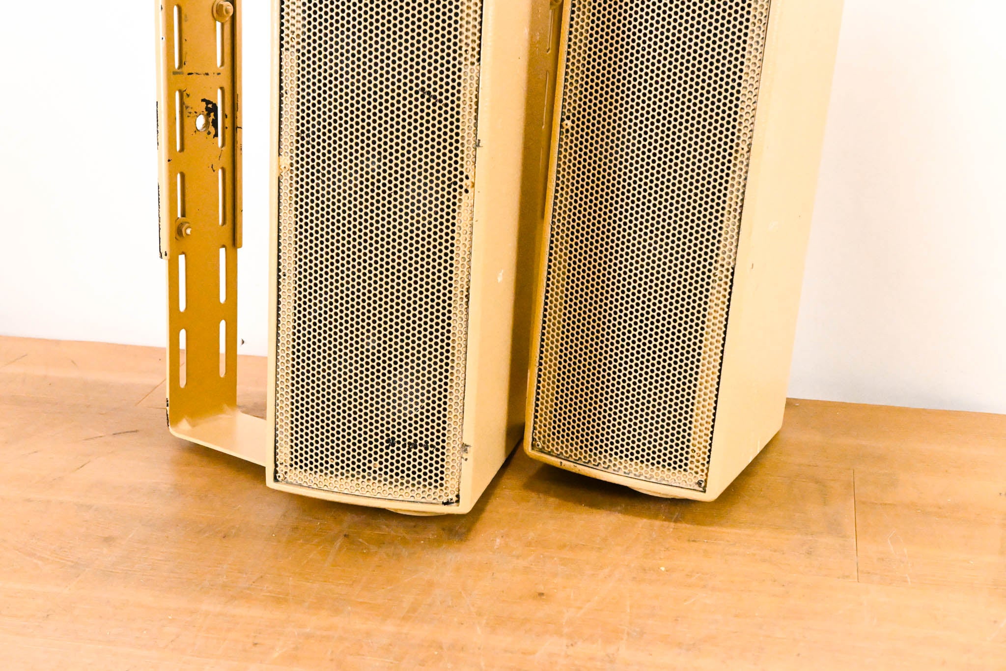 EAW UB52 Two-Way Full-Range Loudspeaker (PAIR)