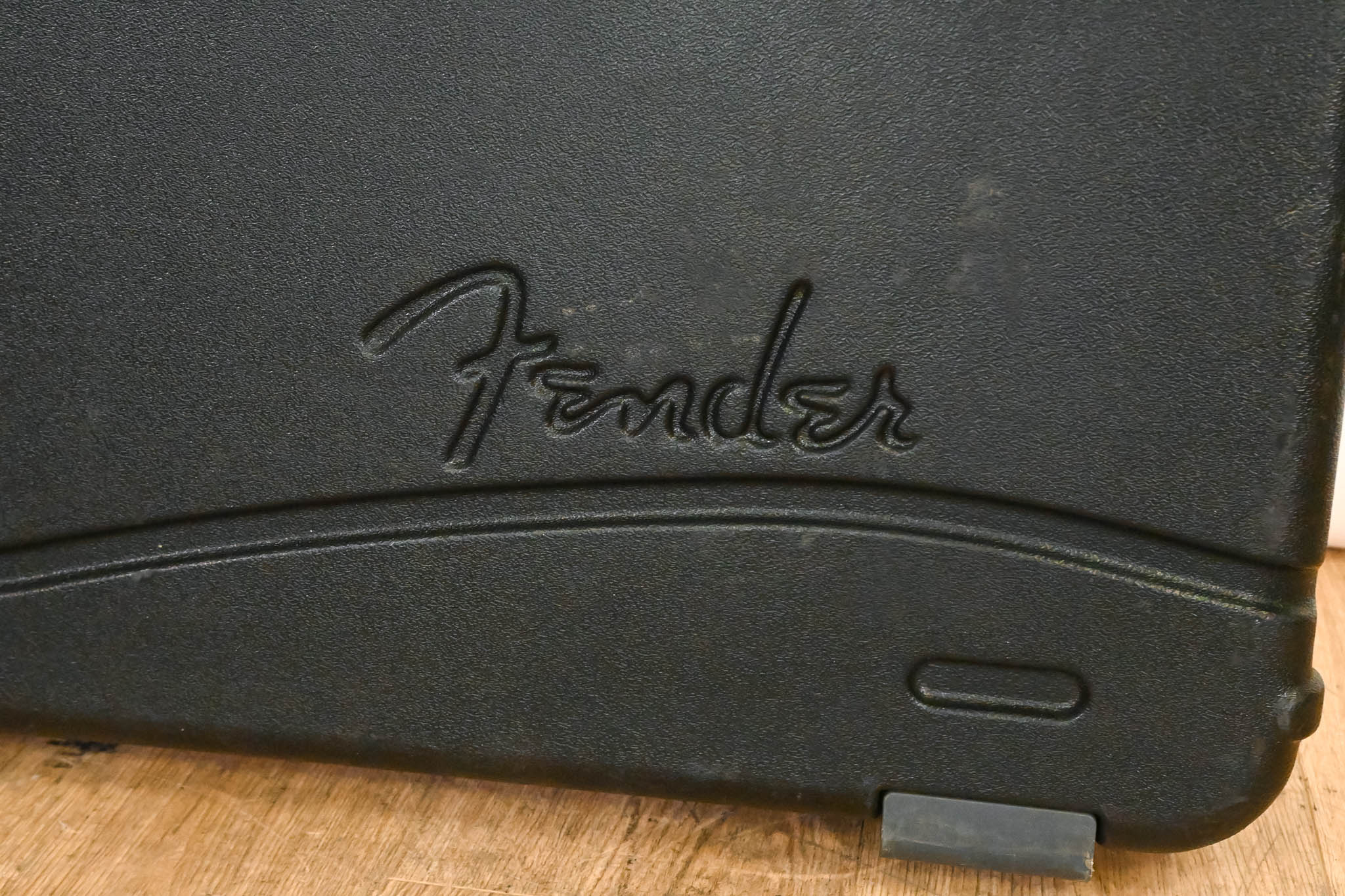 Fender Deluxe Molded Stratocaster/Telecaster Case - Black