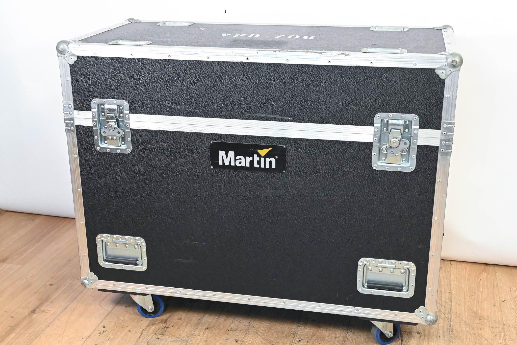 Martin MAC Viper AirFX Aerial Effects Fixture Pair with Flight Case