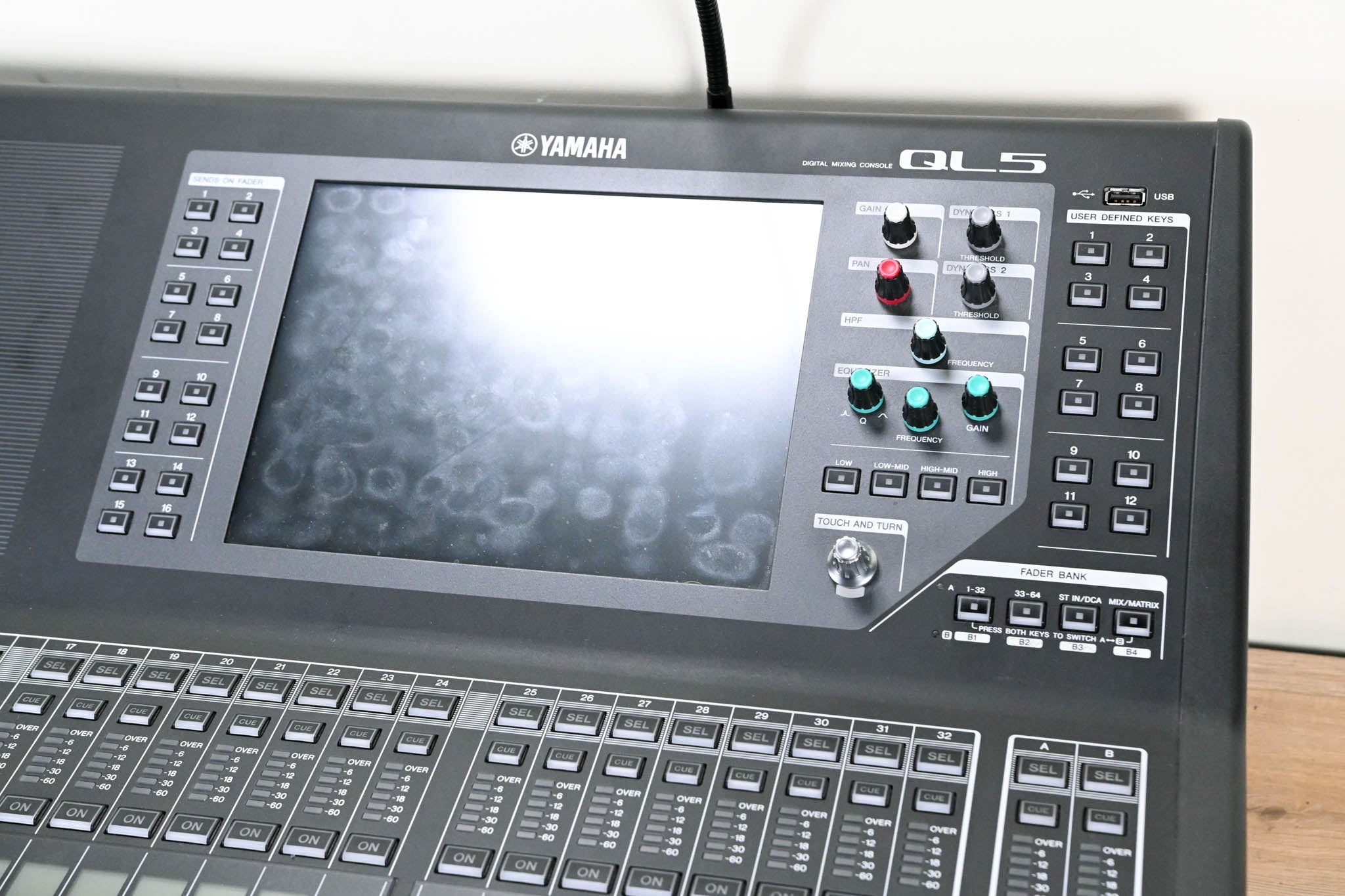 Yamaha QL5 64-Channel Digital Audio Mixing Console