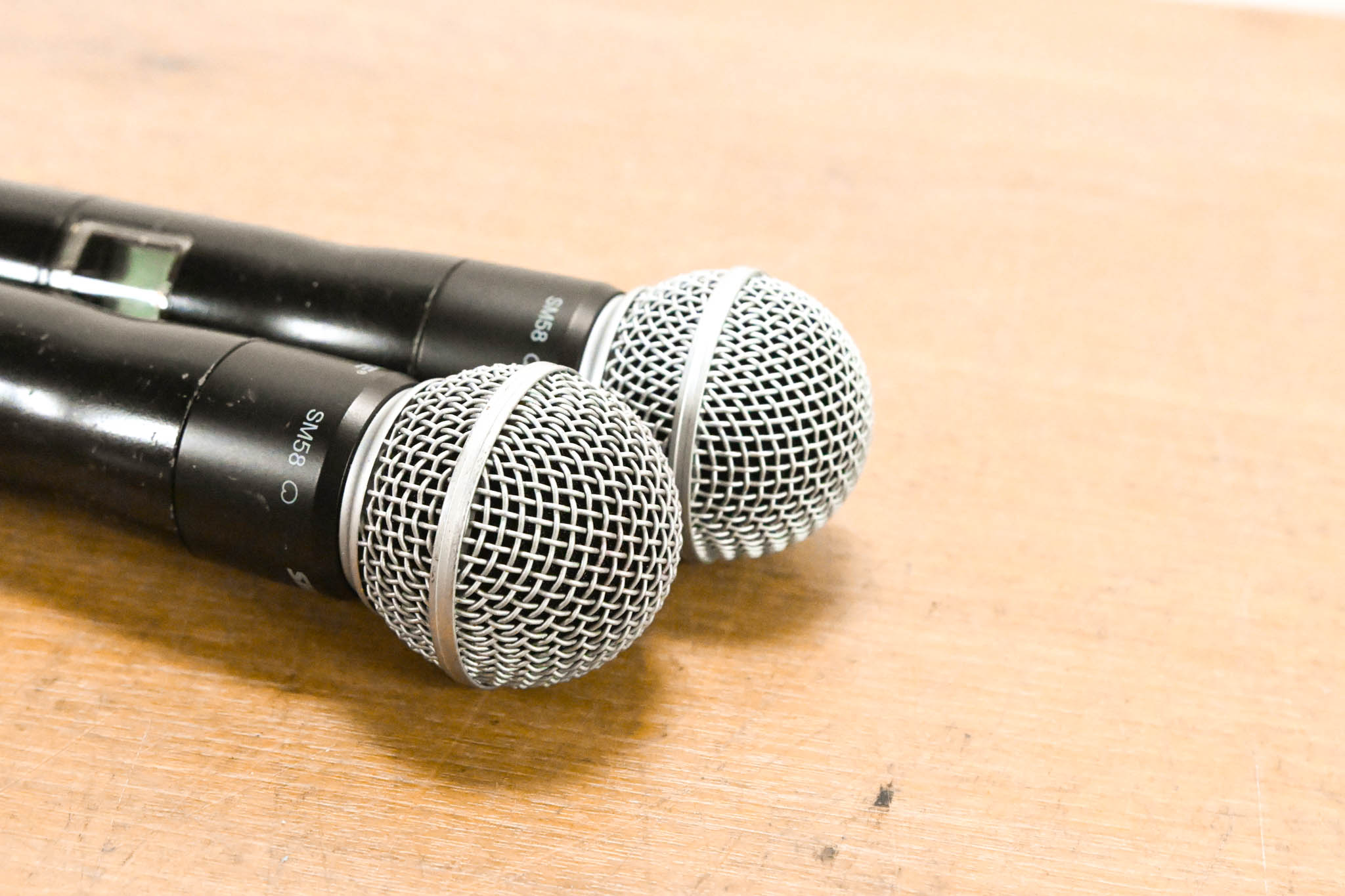Shure UR4D Wireless Receiver w/ two UR2/SM58 Handheld Mics - L3 Band