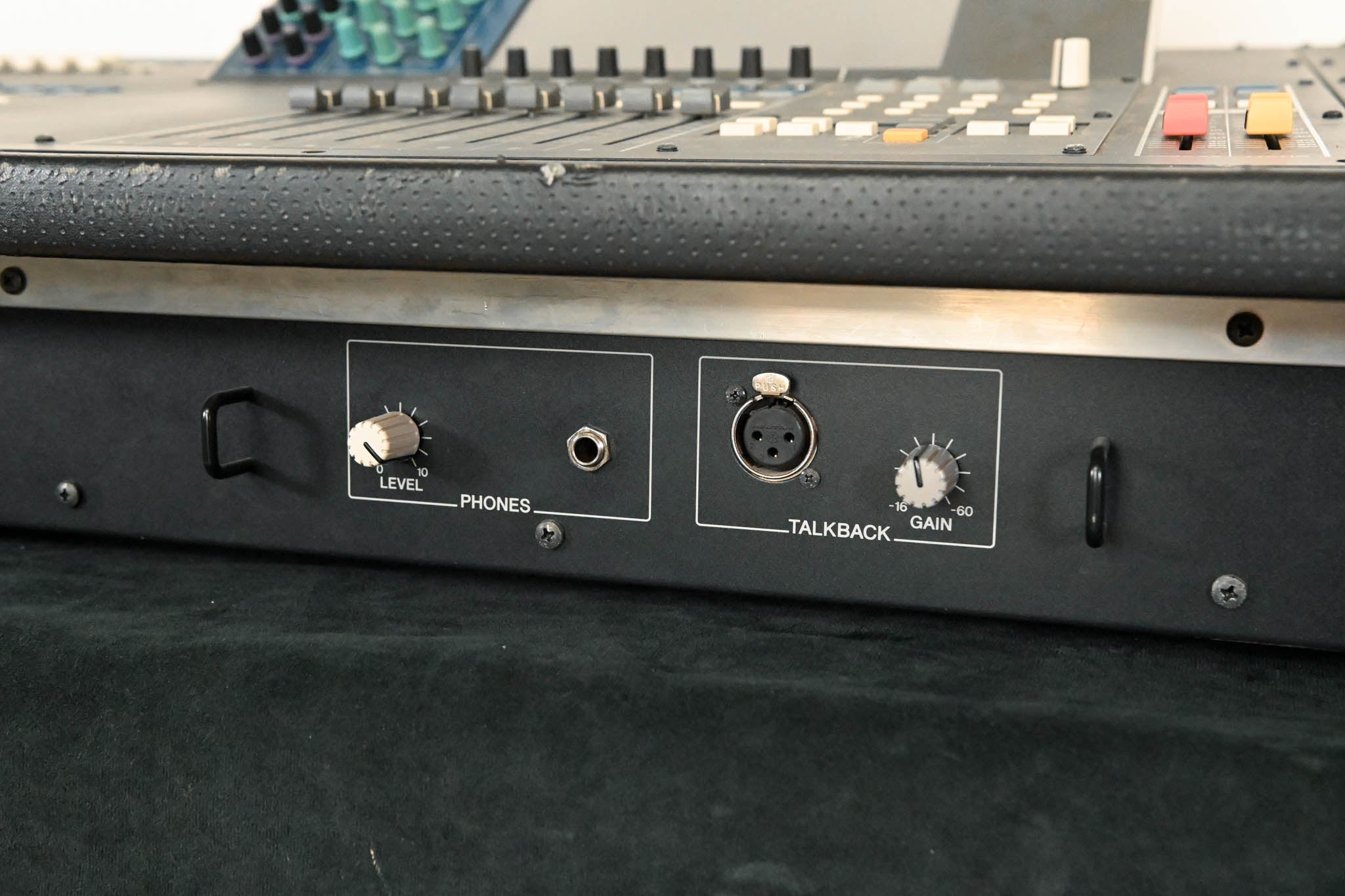 Yamaha M7CL-48 48-Channel Digital Audio Mixing Console