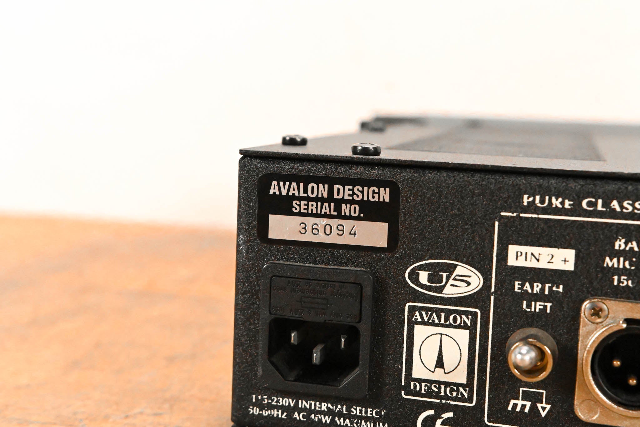 Avalon U5 Active Instrument Direct Box and Preamp