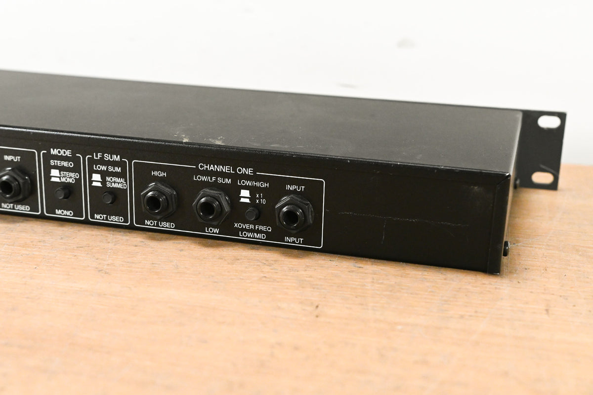 dbx 223 Stereo 2-Way / Mono 3-Way Crossover