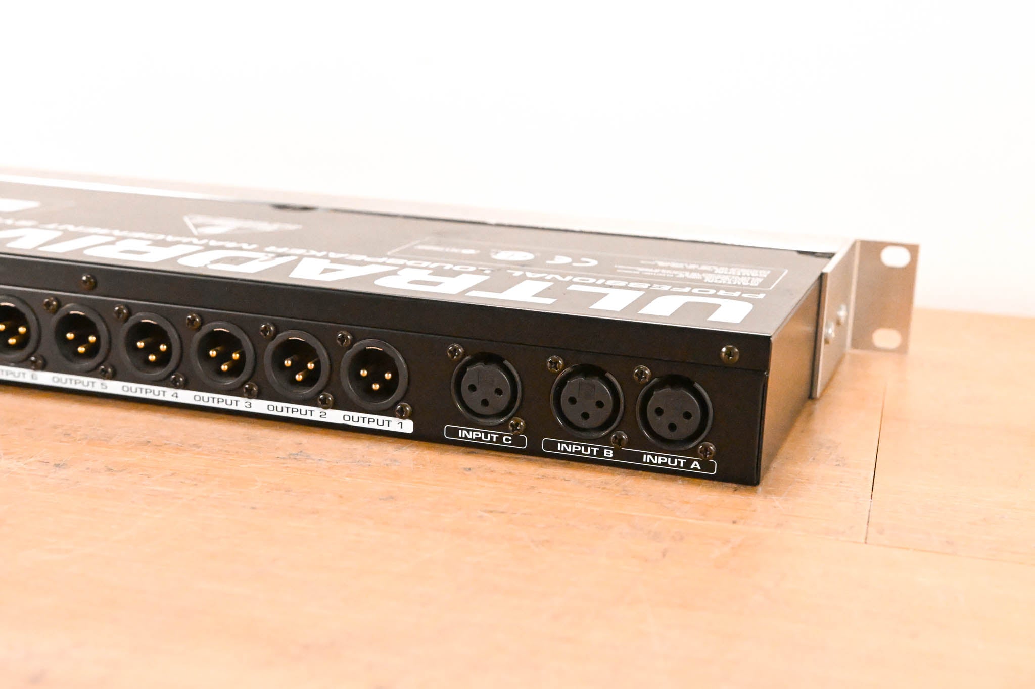 Behringer ULTRADRIVE PRO DCX2496 Loudspeaker Management System