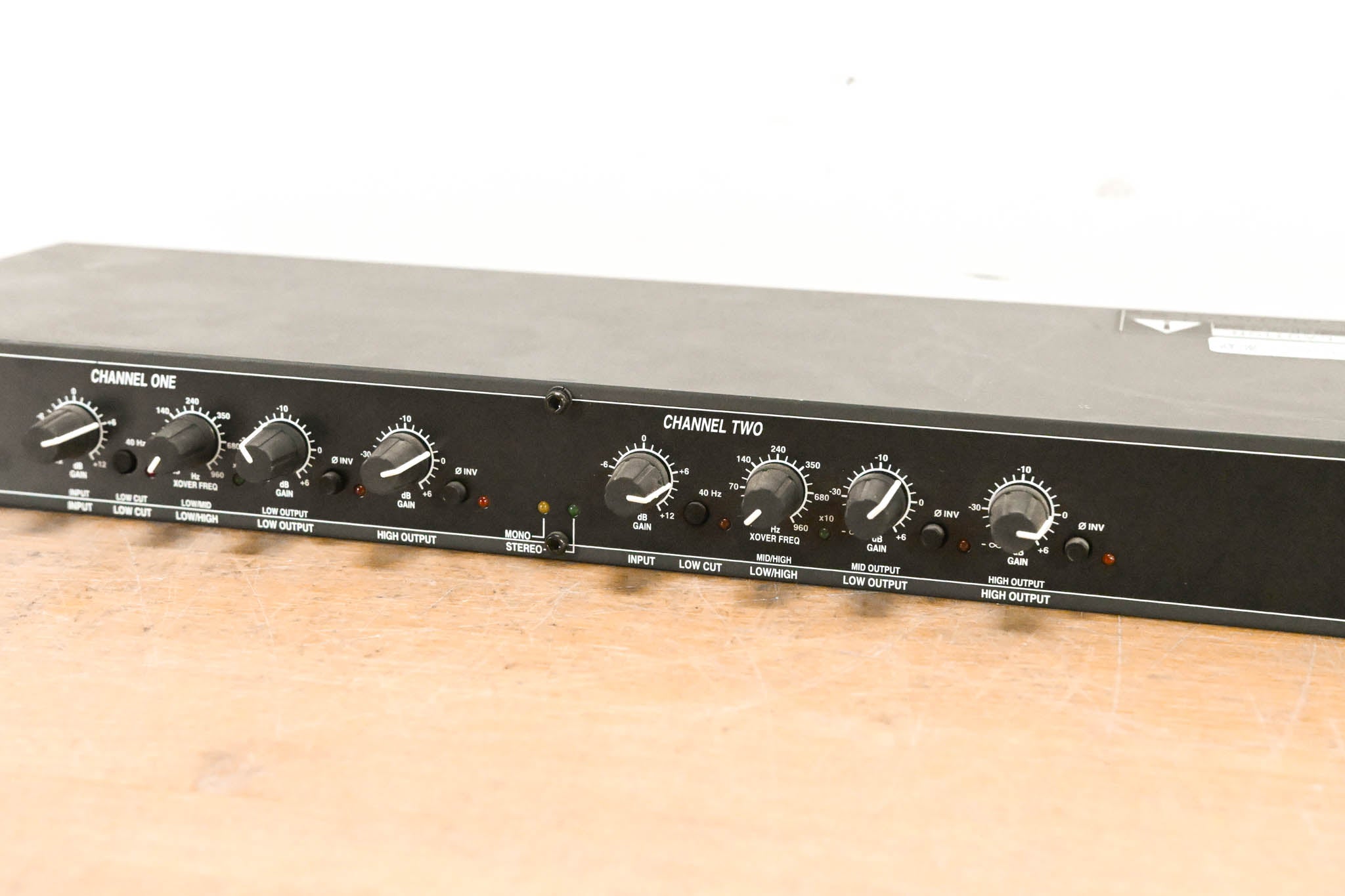 dbx 223 Stereo 2-Way / Mono 3-Way Crossover