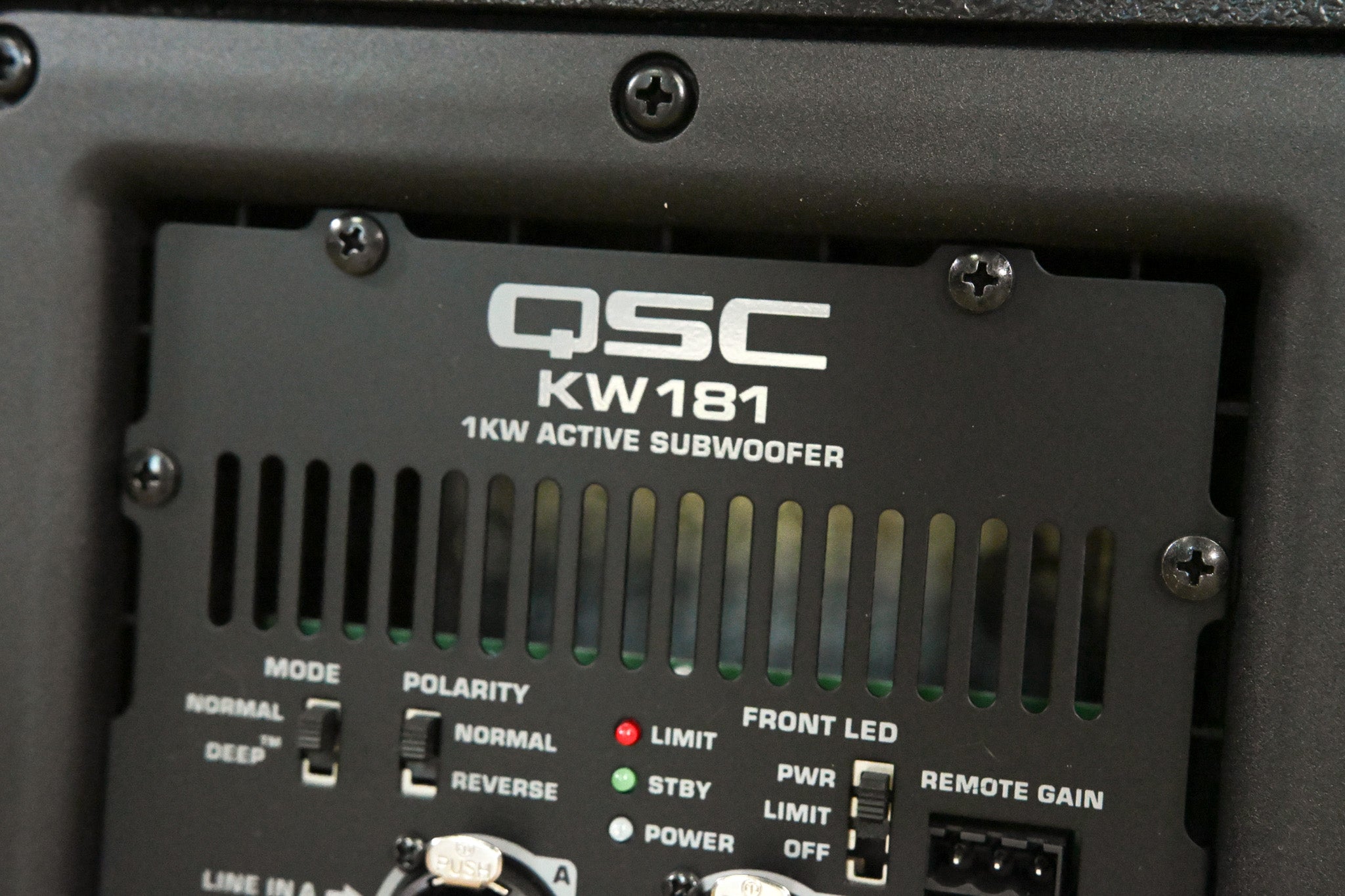 QSC KW181 1000W 18" Powered Subwoofer