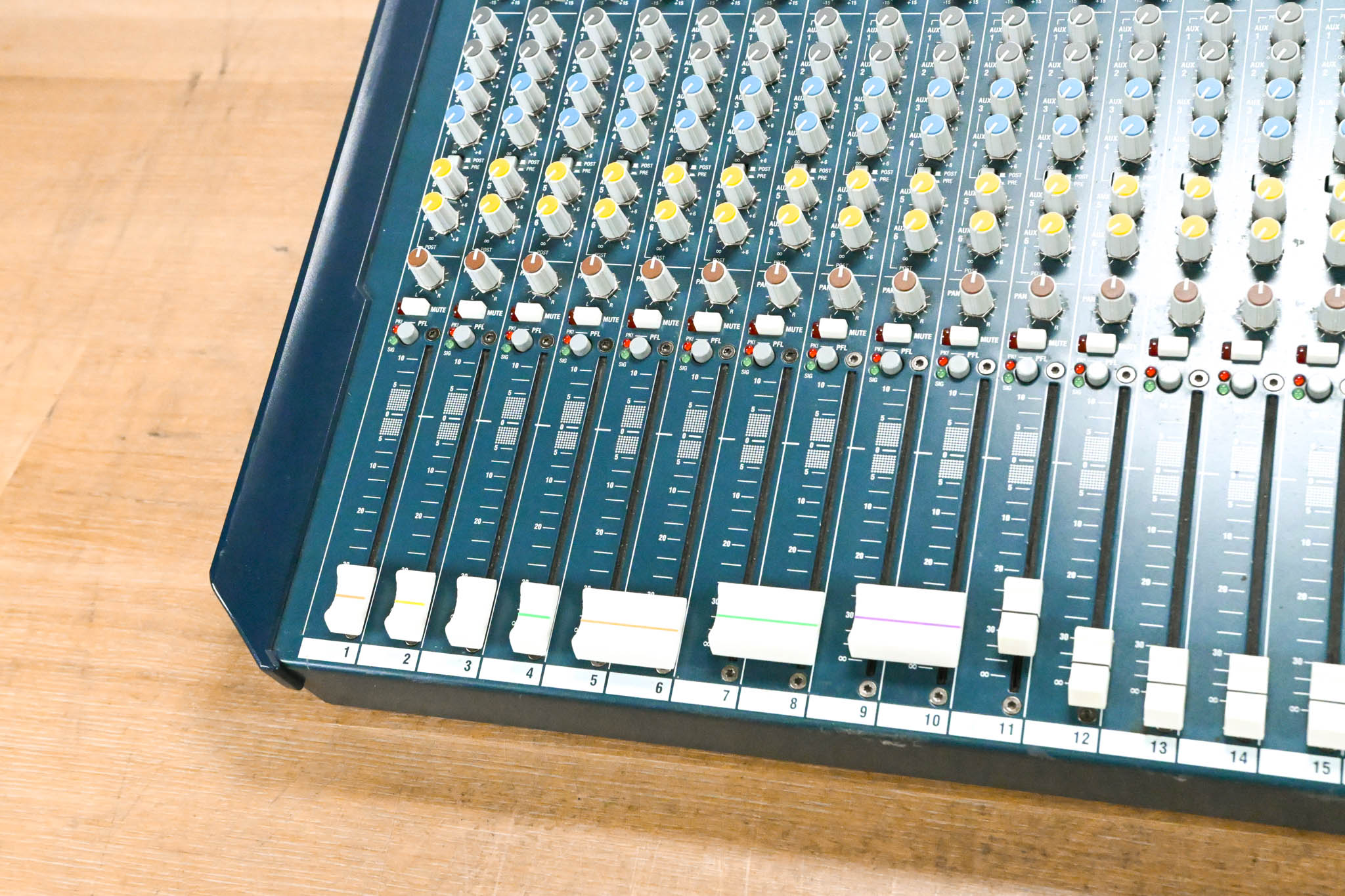 Allen & Heath MixWizard WZ3 16:2 16-Channel Analog Mixer