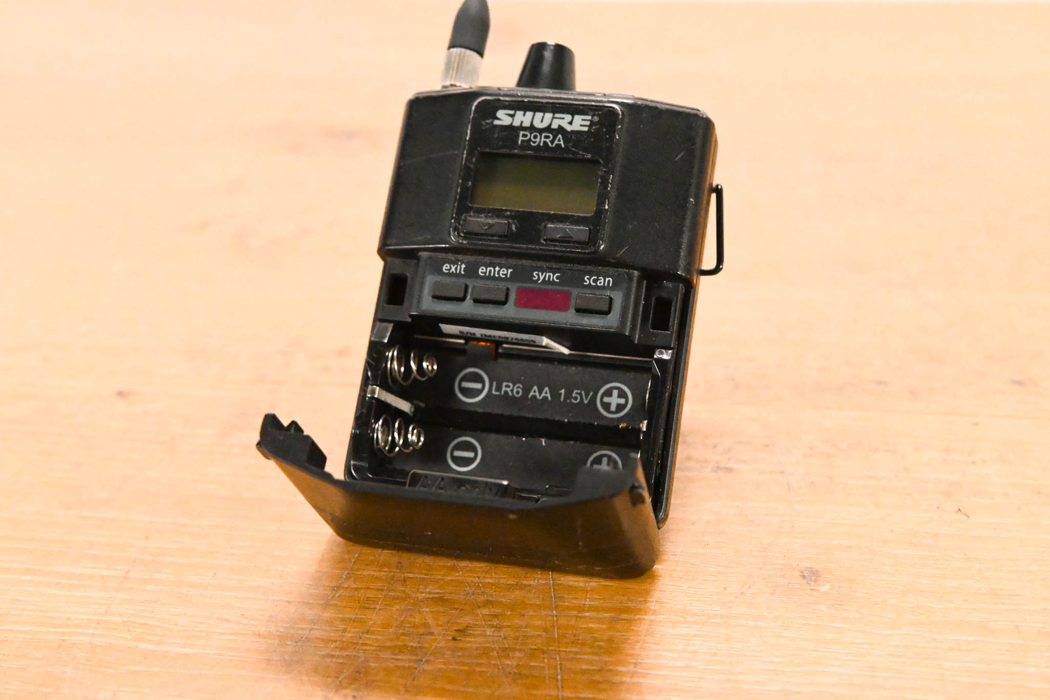 Shure P9RA-K1 Wireless Bodypack Receiver - K1 Band: 596-632 MHz