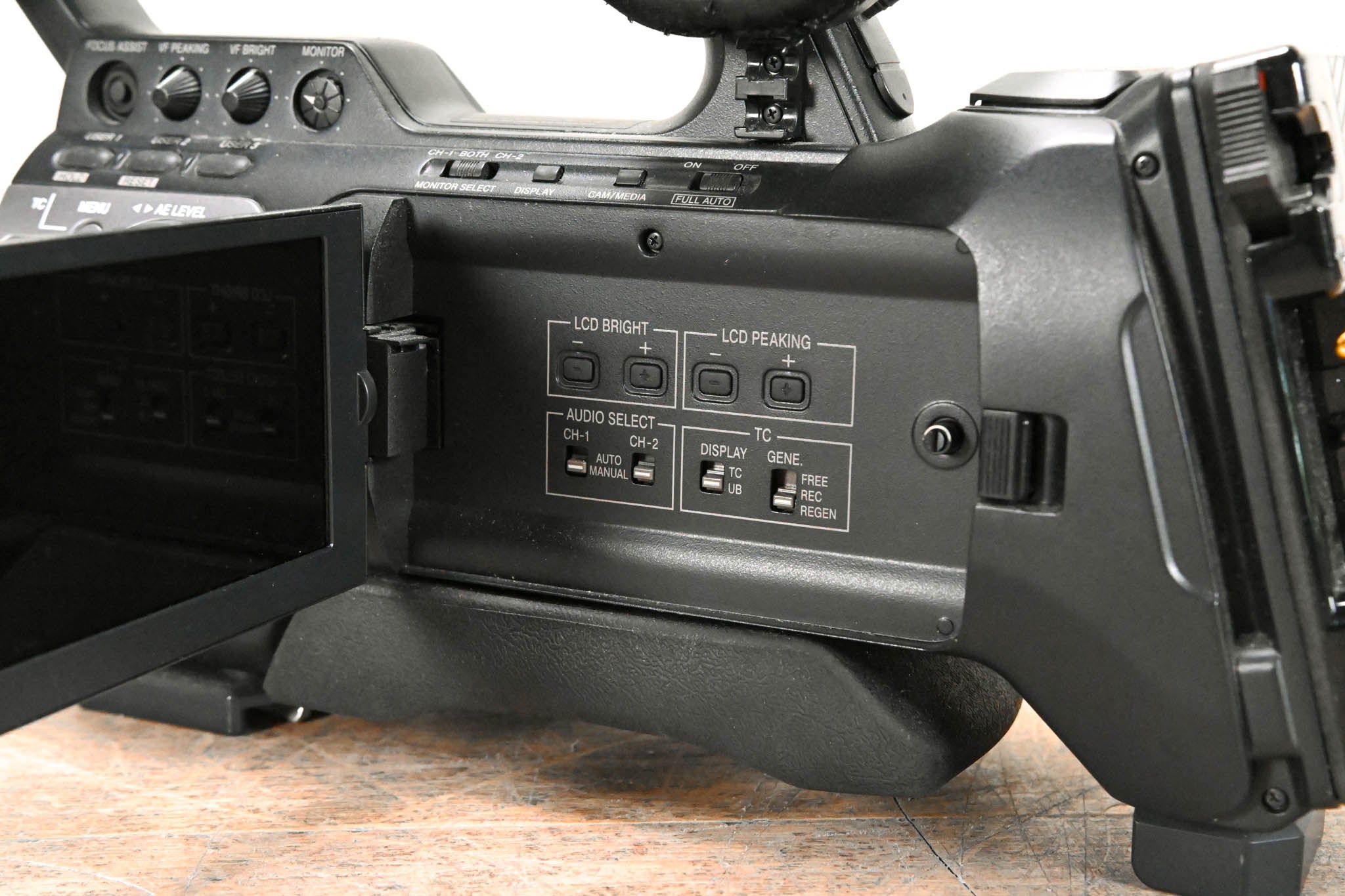 JVC GY-HM700U ProHD Compact Shoulder Solid-State Camcorder