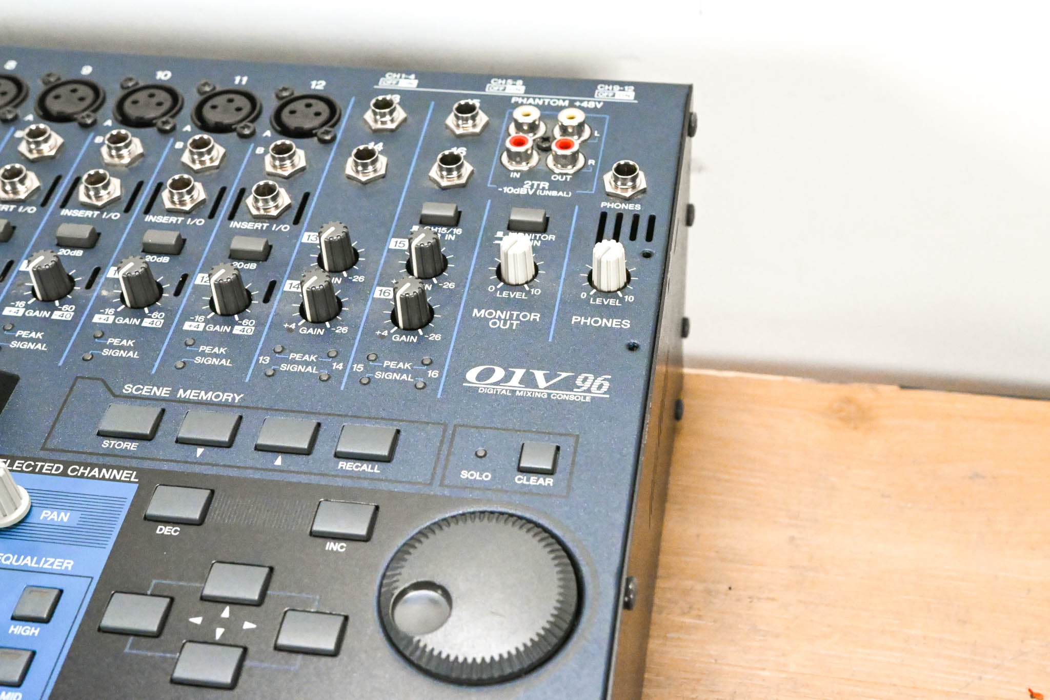 Yamaha 01V96VCM 24-Bit/96k Digital Recording Mixer