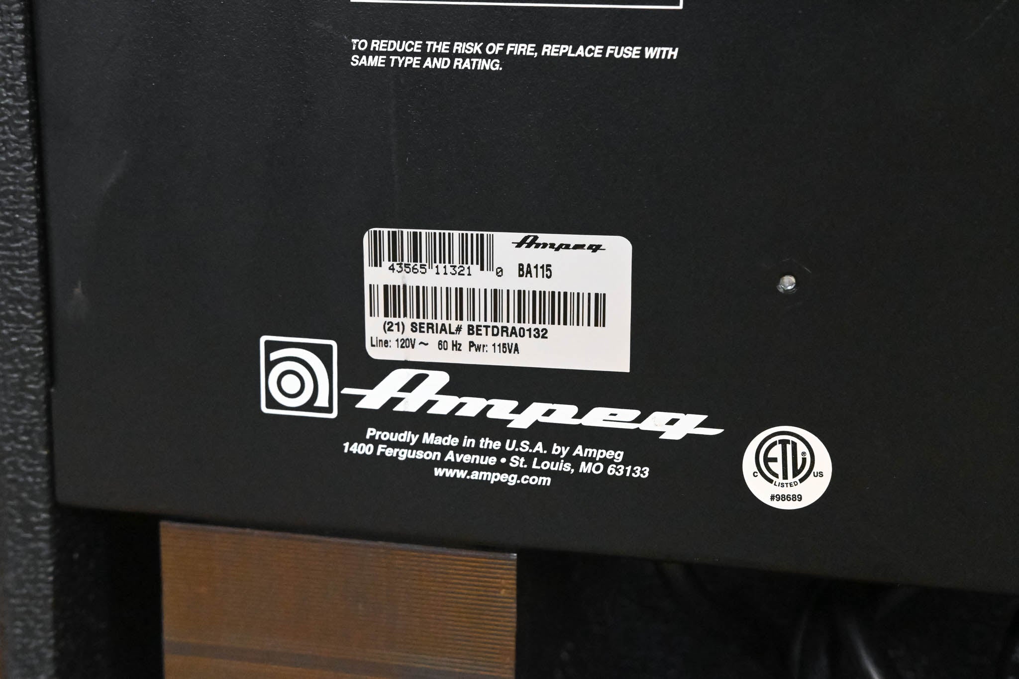 Ampeg BA-115 1x15" 100W Bass Combo Amplifier