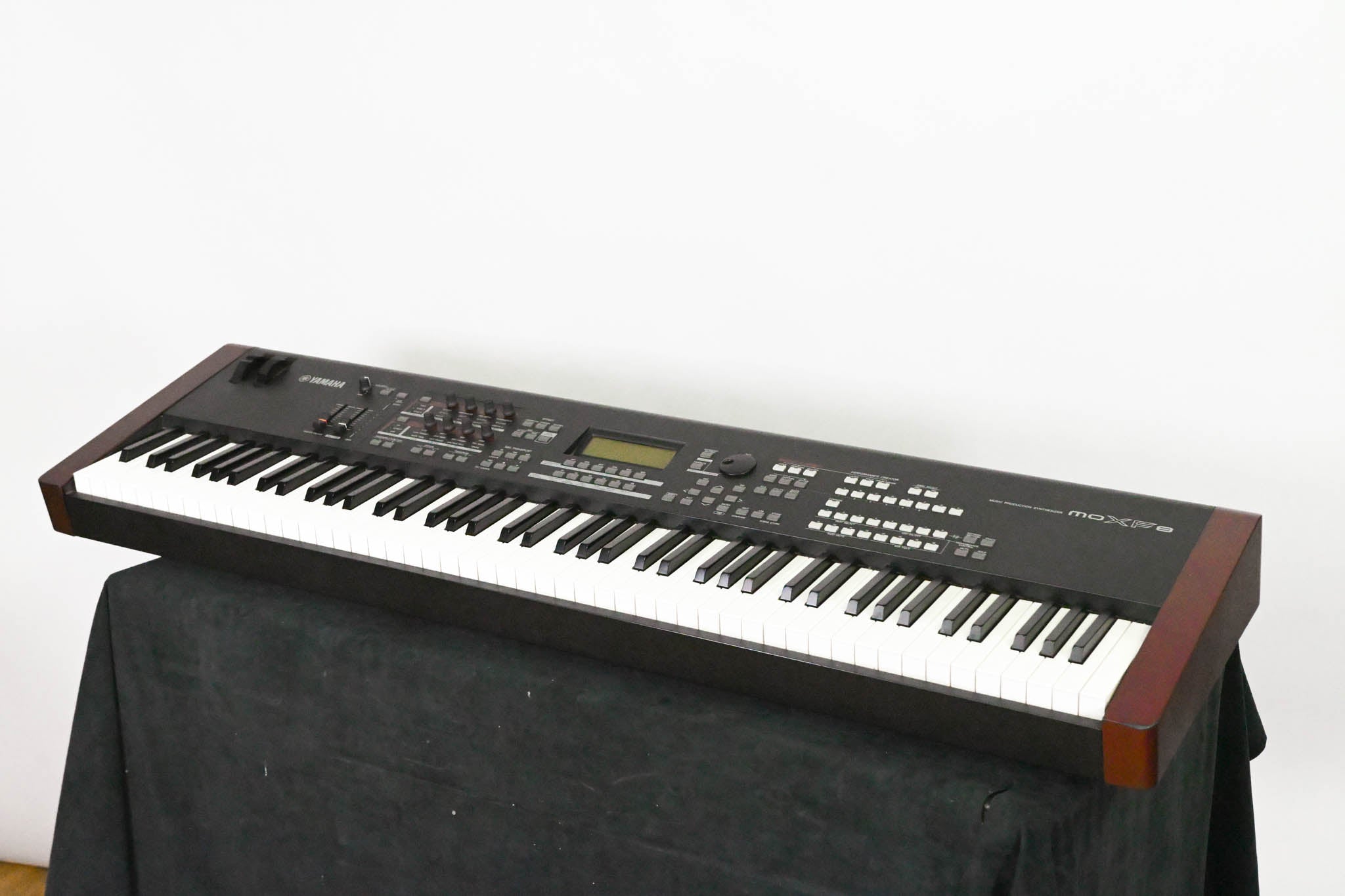 Yamaha MOXF8 88-Key Synthesizer Workstation (NO POWER SUPPLY)
