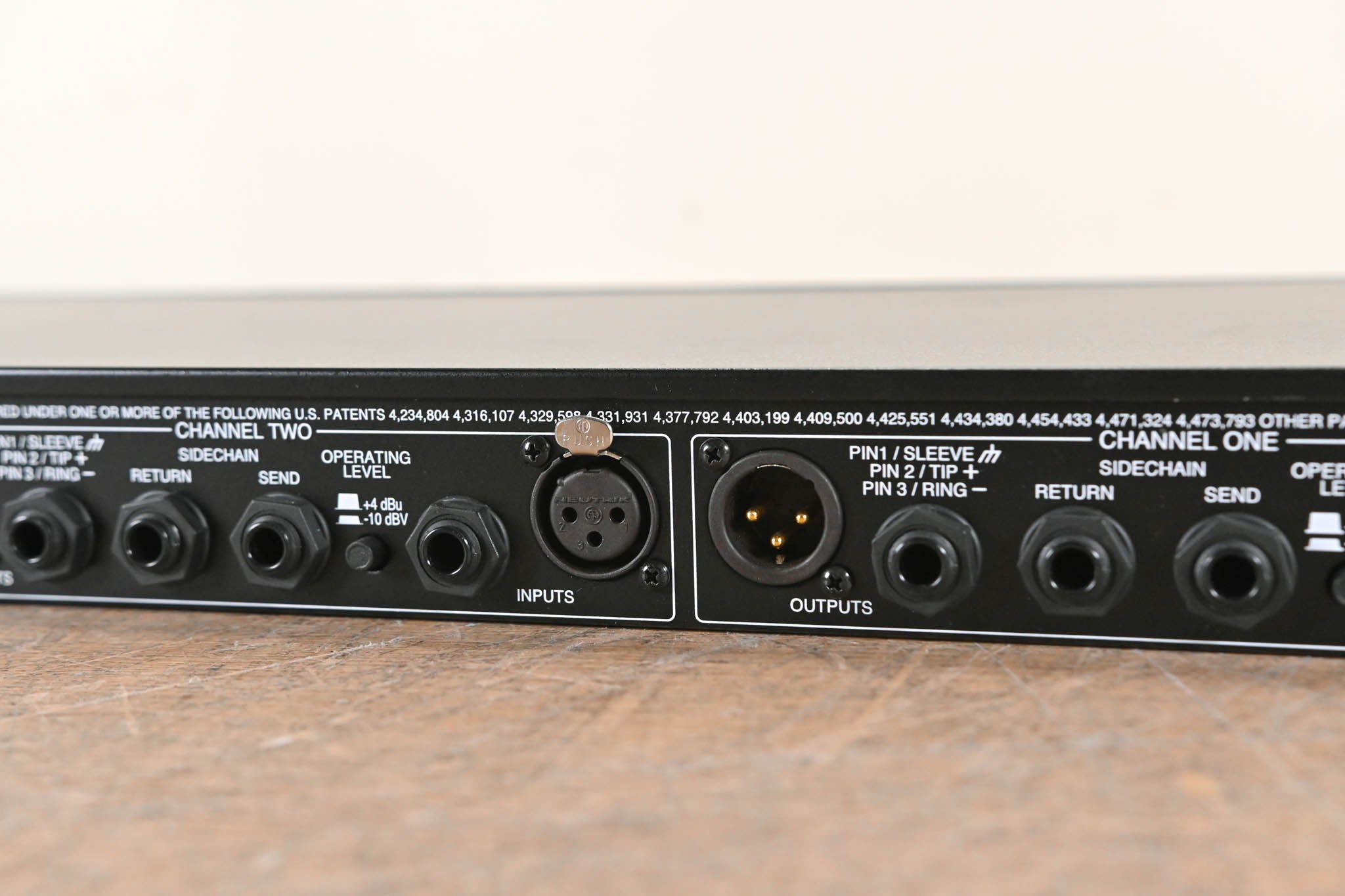 dbx 1066 2-Channel Compressor/Limiter/Gate