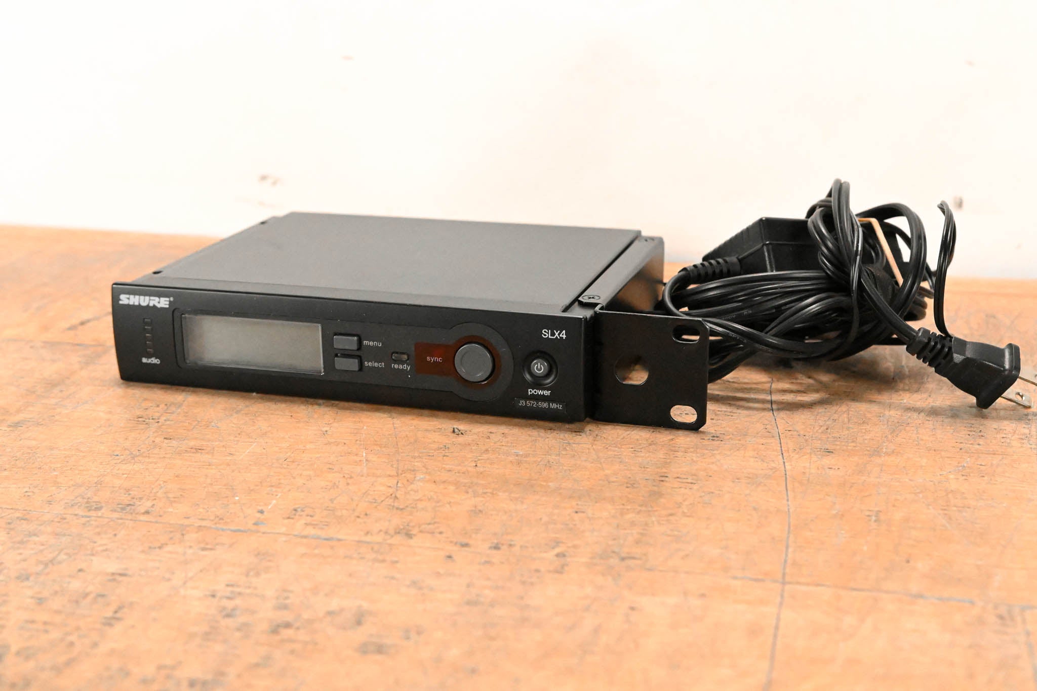 Shure SLX4 Wireless Receiver - J3 Band: 572-596 MHz