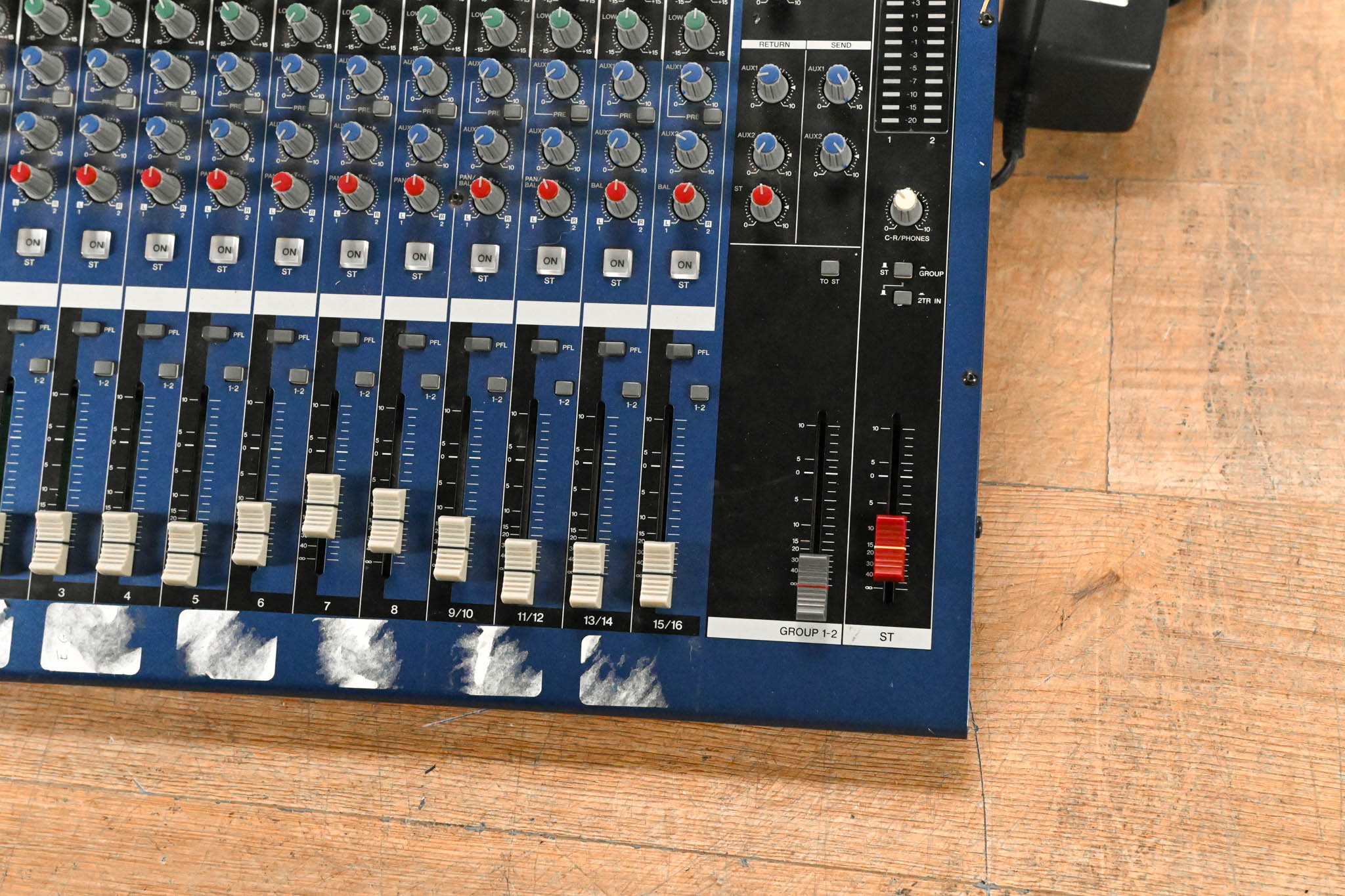 Yamaha MG16/4 16-Channel 4-Bus Analog Mixing Console