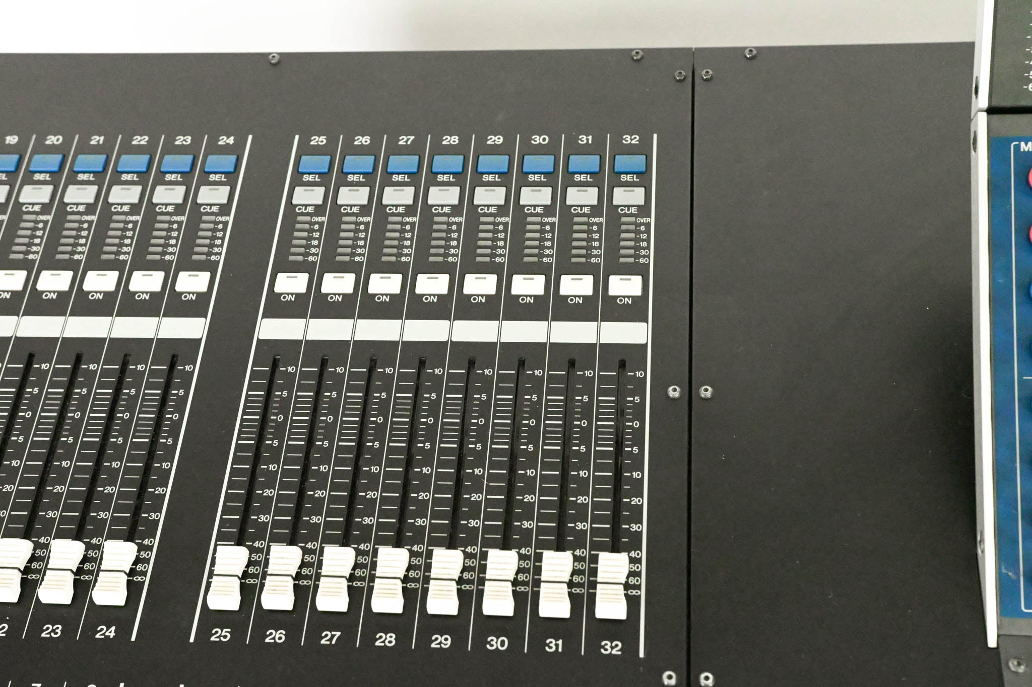 Yamaha M7CL-48 48-Channel Digital Audio Mixing Console