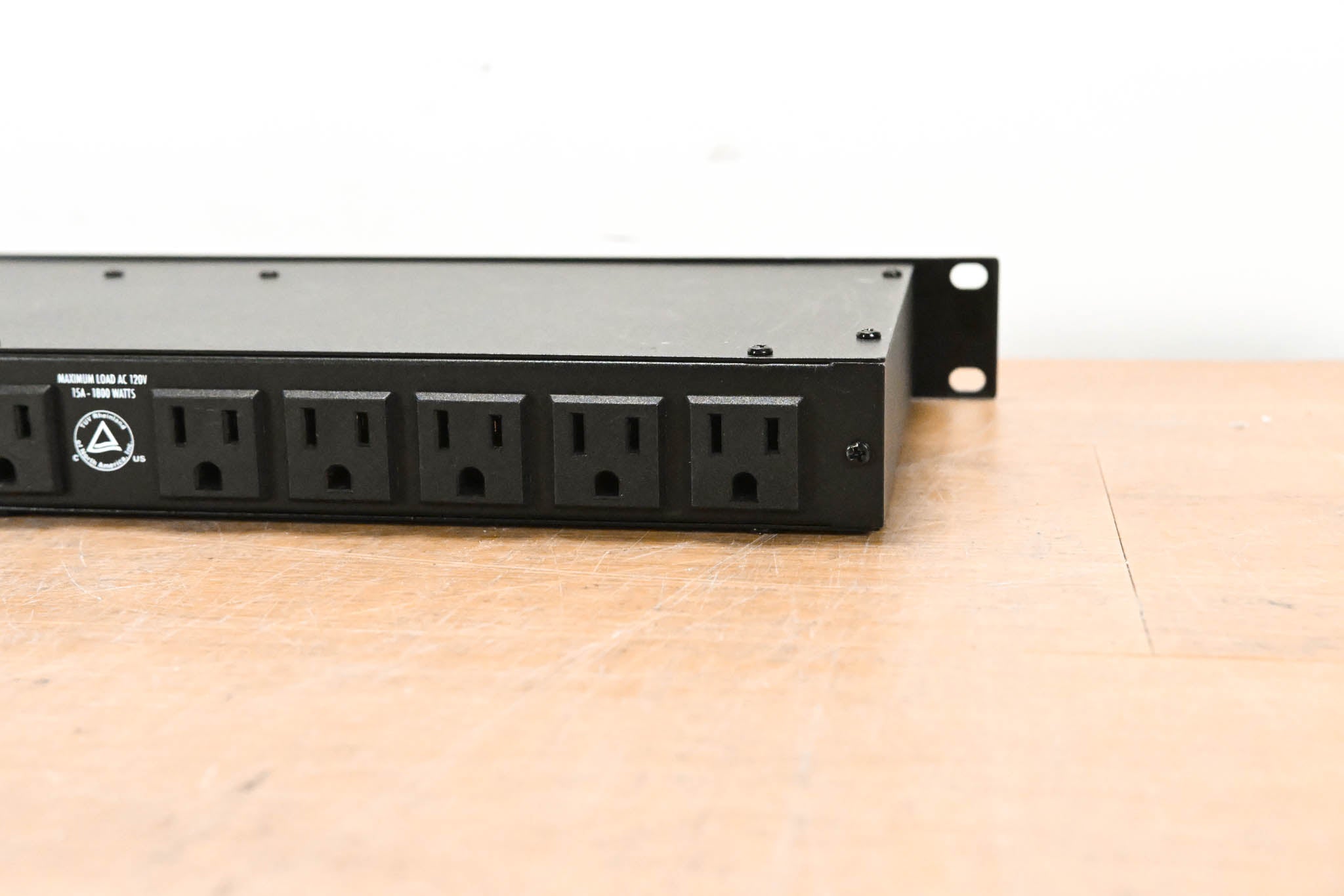 Furman M-8x 15A Power Conditioner