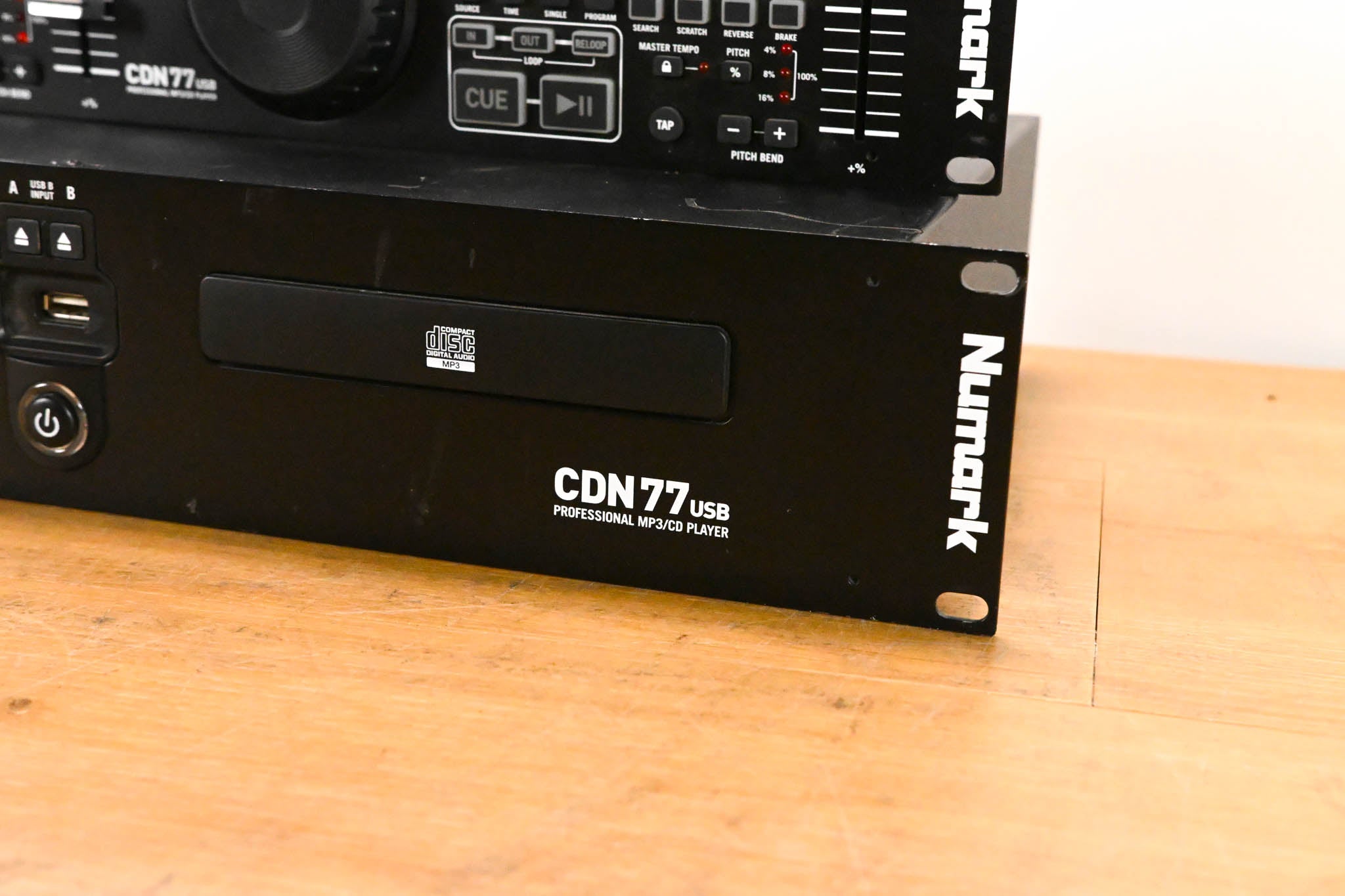 Numark CDN77USB Professional MP3 USB/CD Player with Controller