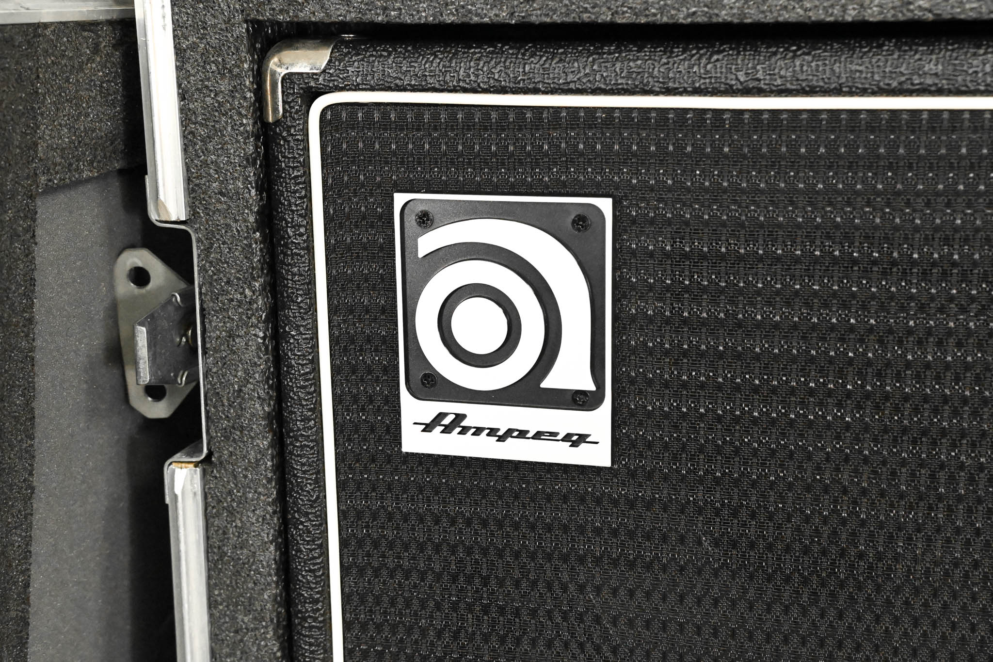 Ampeg SVT-810E 8x10" 800W Bass Cabinet with Road Case