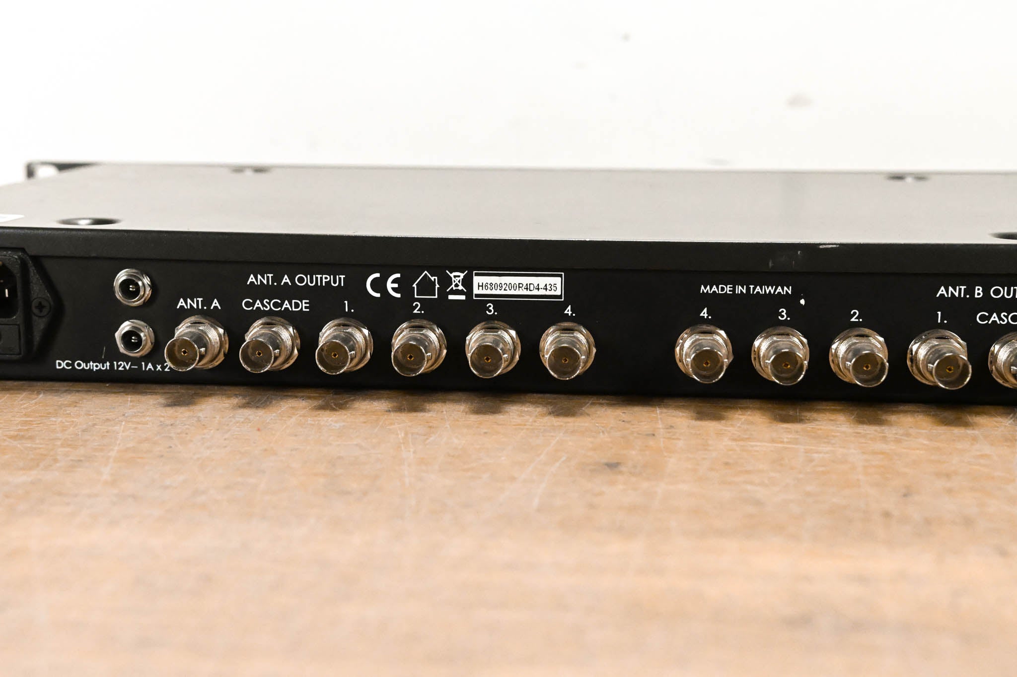RF Venue DISTRO4 UHF Antenna Distribution System