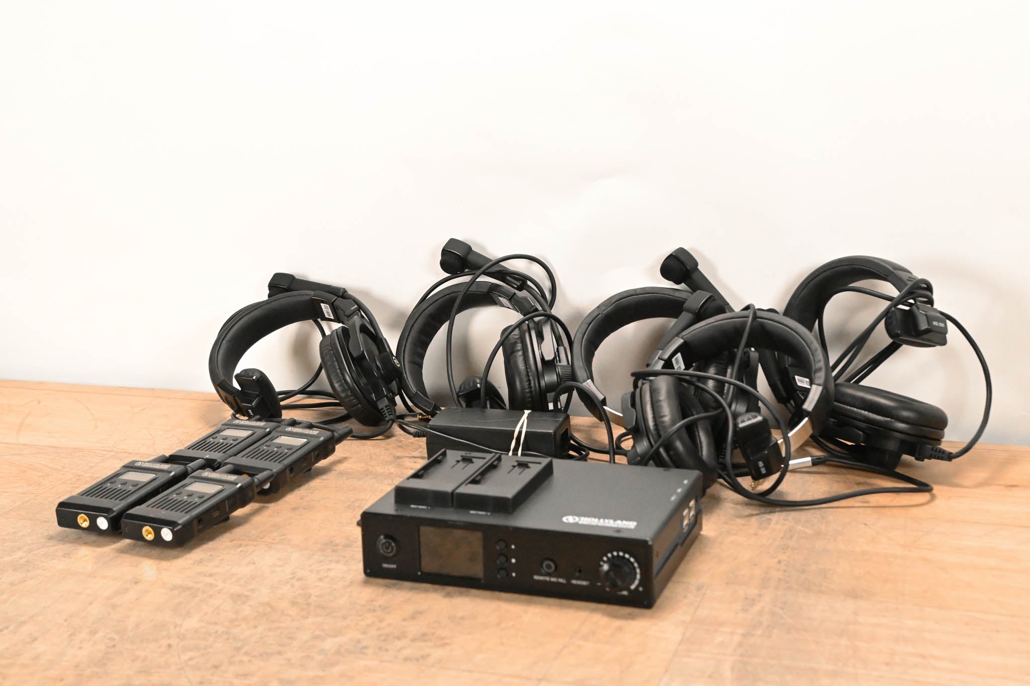 Hollyland Mars T1000 Full-Duplex Intercom System with four Transceivers