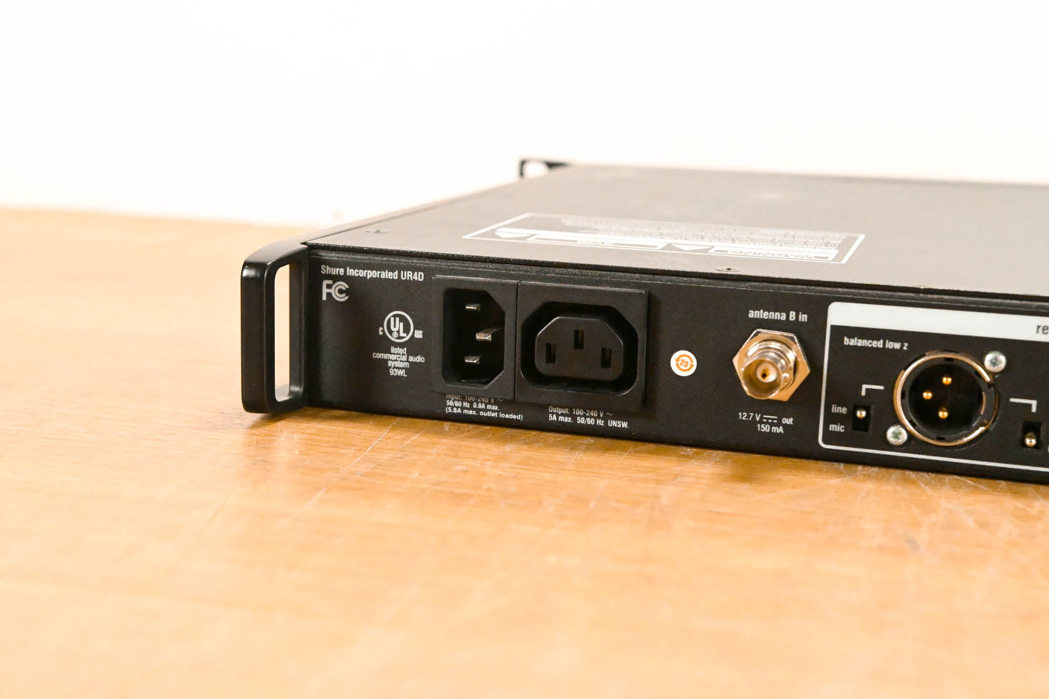 Shure UR4D Dual Wireless Receiver - G1 Band - 470-530 MHz