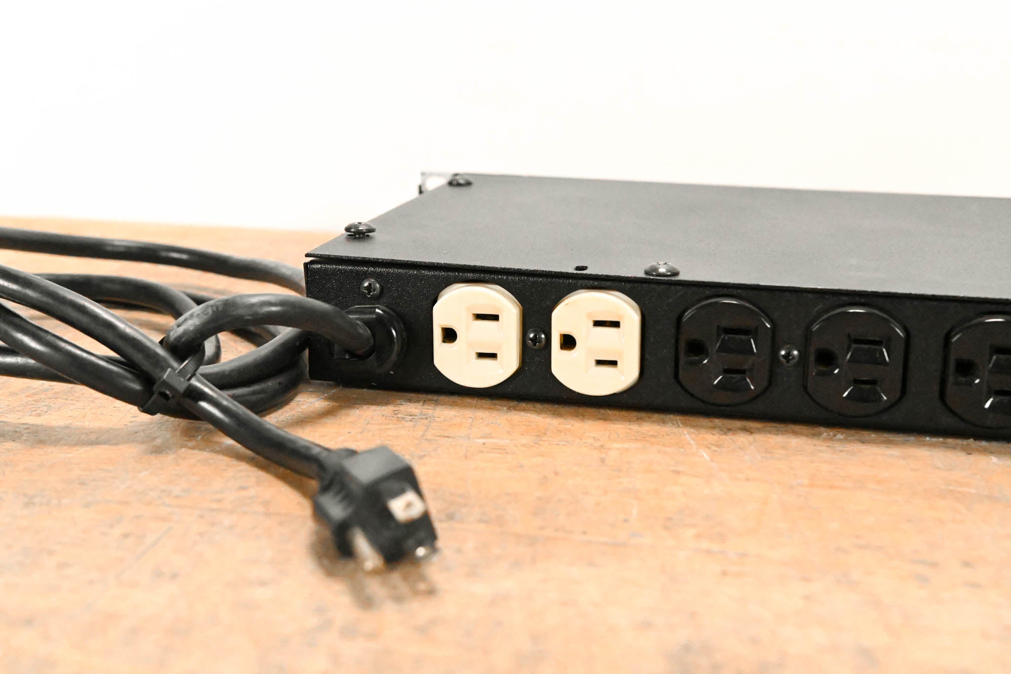 ETA Systems PD11LV Conditioned Power Distributor CG01MYF