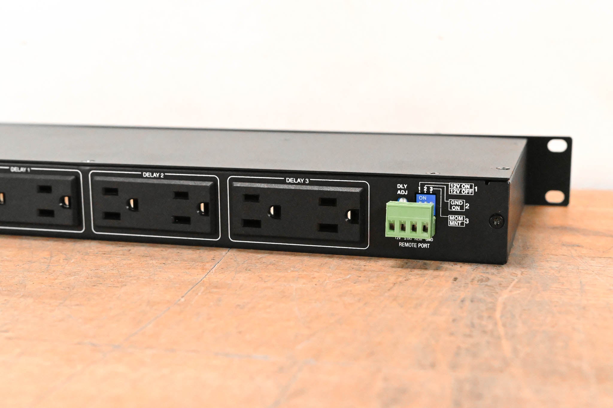 Furman M-8S 15A Standard Power Conditioner with Sequencer