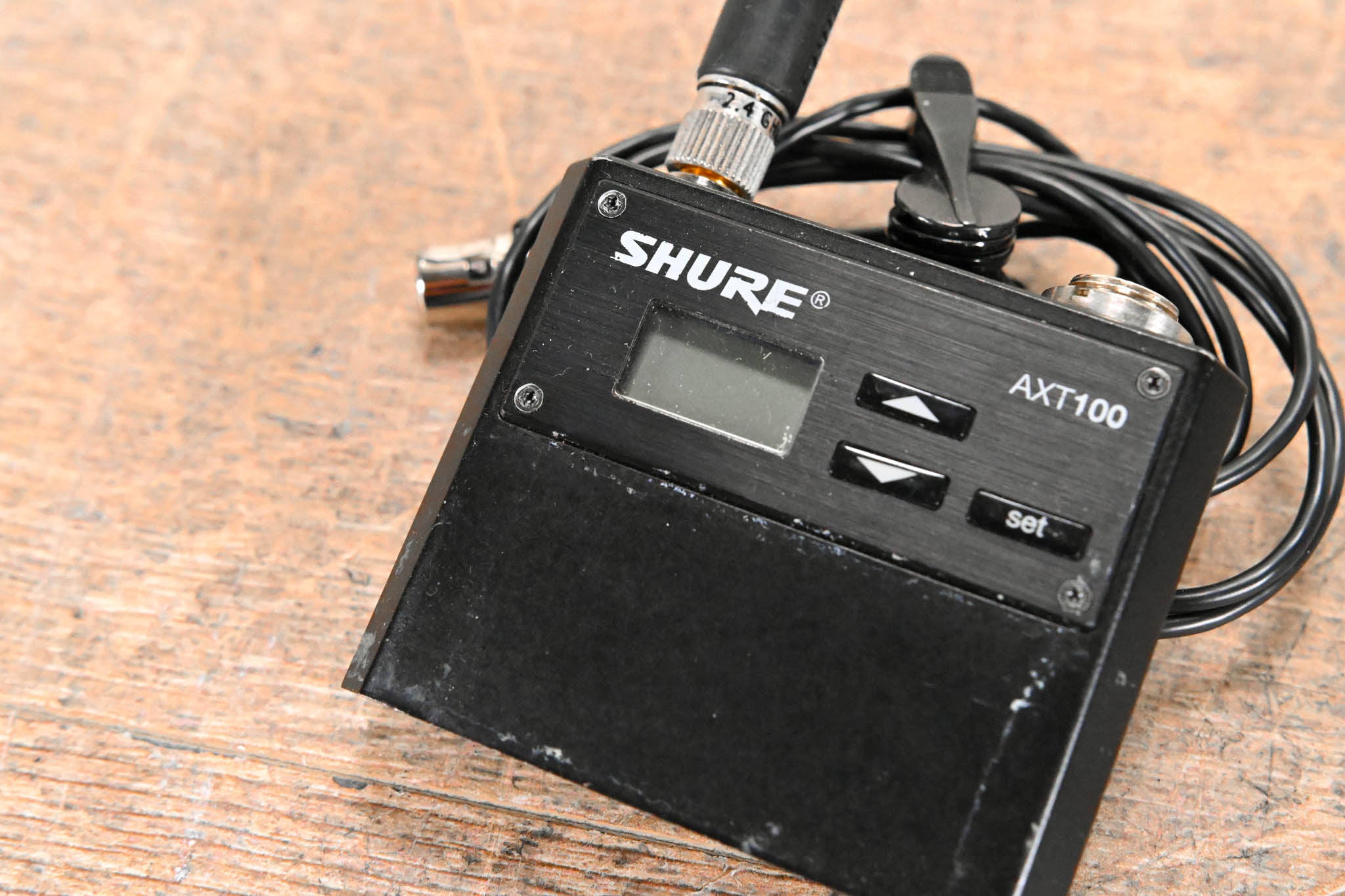 Shure AXT100 Bodypack Transmitter - J5 Band: 578-638 MHz CG01BMN
