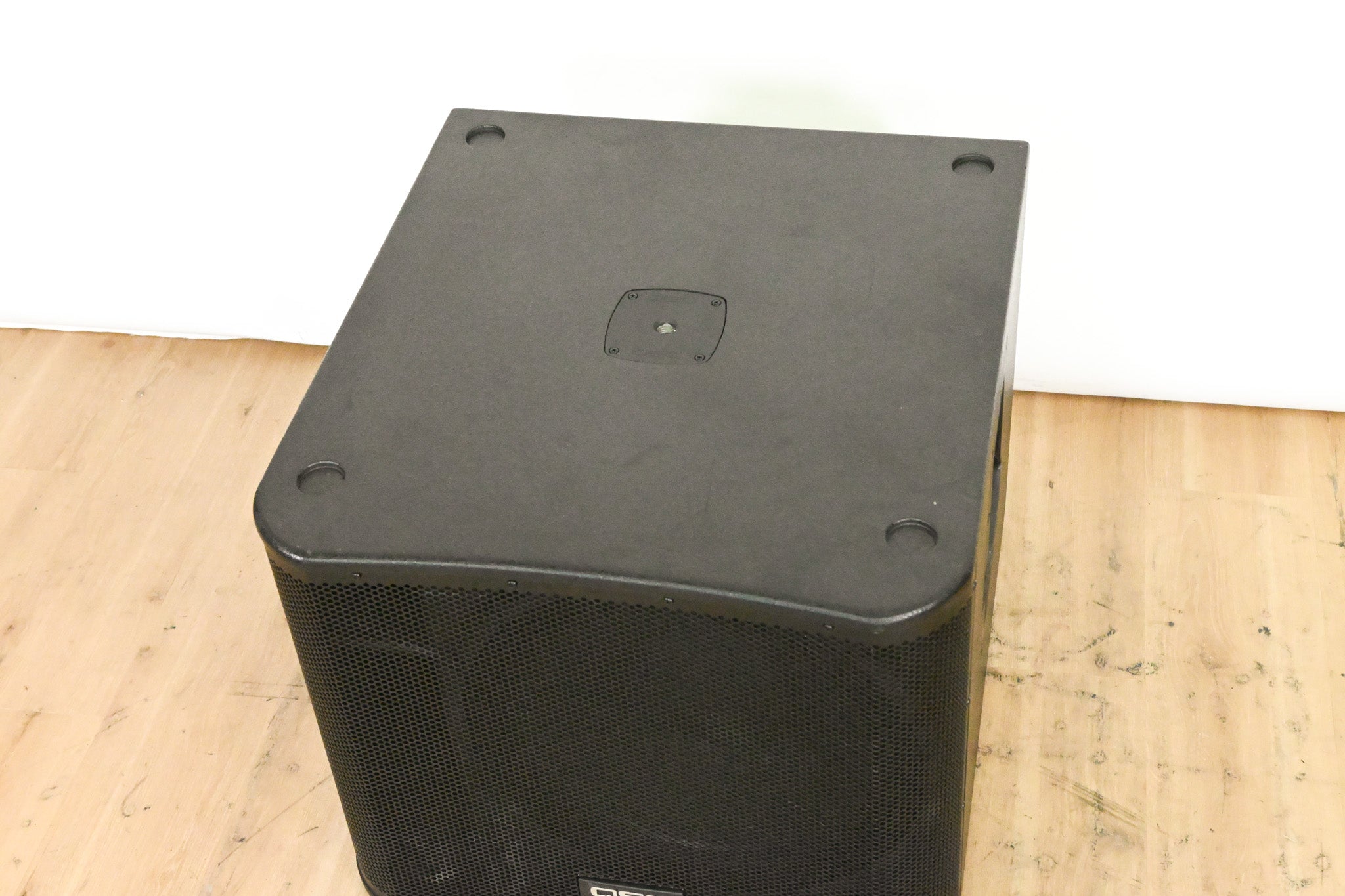 QSC KW181 1000W 18" Powered Subwoofer