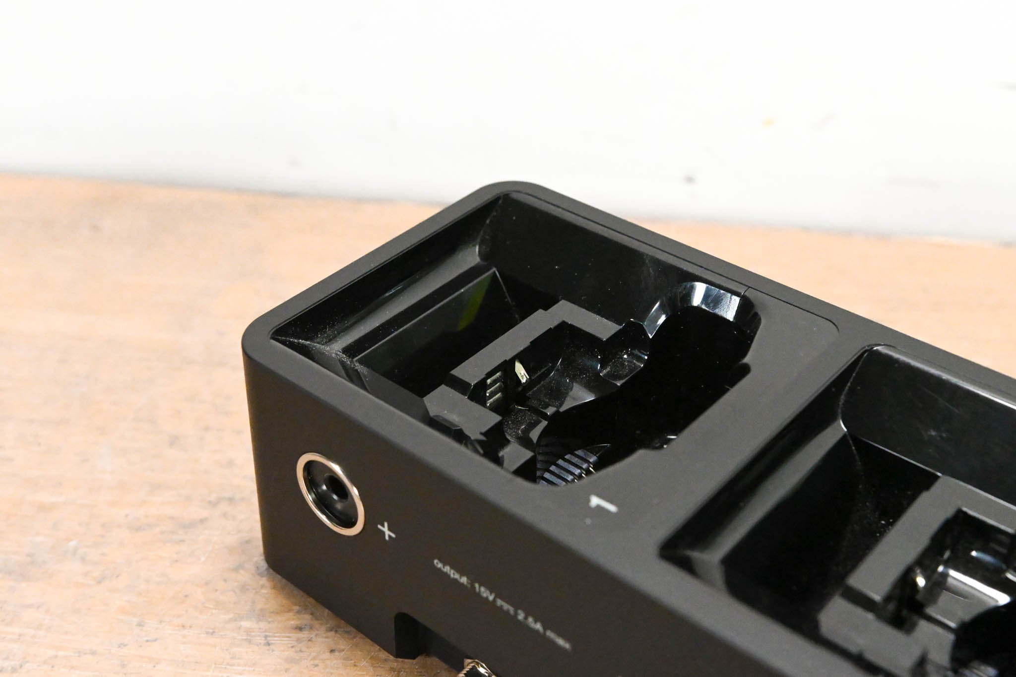 Shure SBC220 Networked 2-Bay Battery Charger (NO POWER SUPPLY)