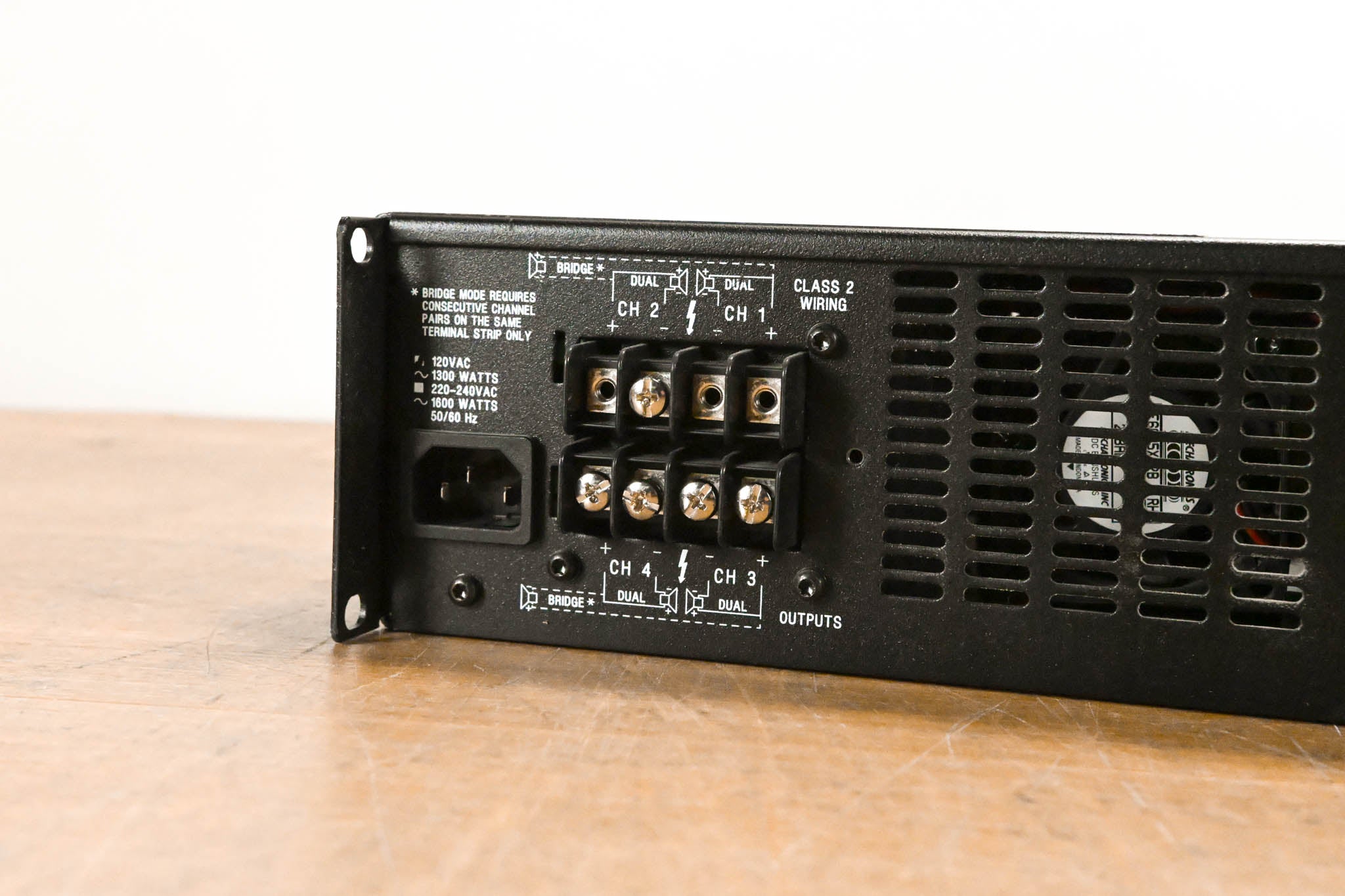 Crown CTs 4200 Four-Channel, 260W Power Amplifier
