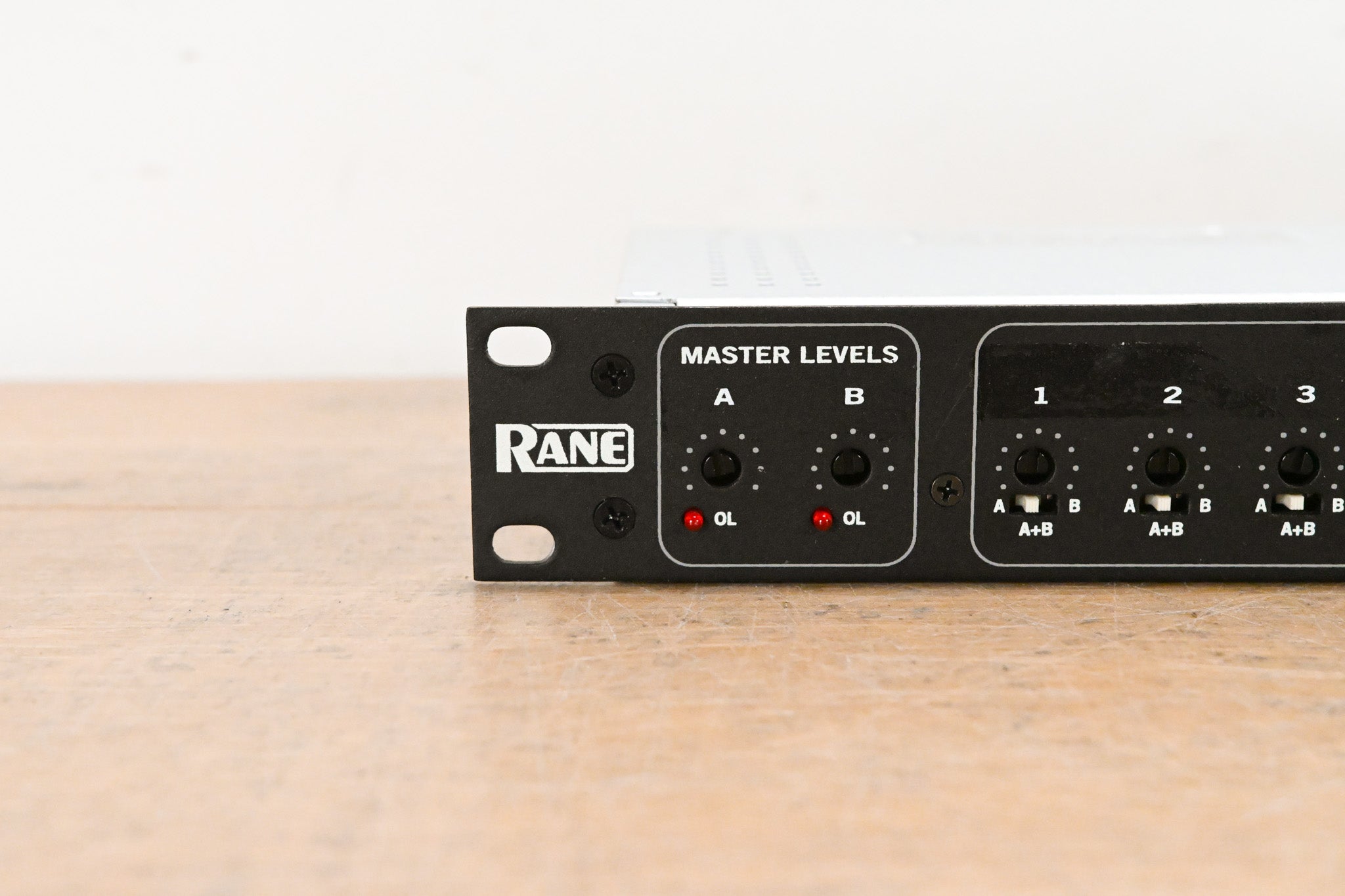 Rane DA216S 2-Input, 16-Output Distribution Line Amplifier