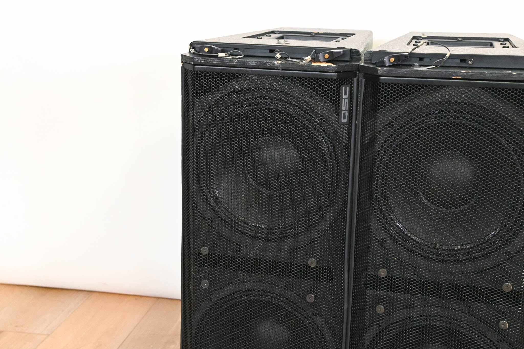 QSC WideLine-10 Dual 10-Inch Wide Line Array Speaker (PAIR)