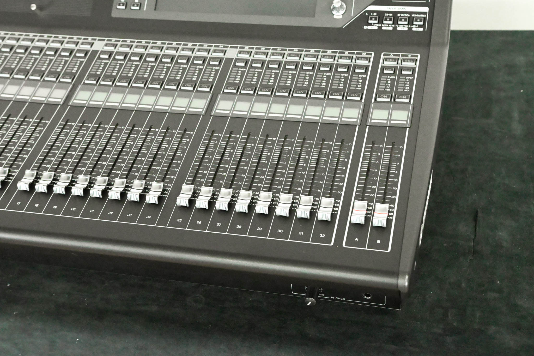 Yamaha QL5 64-Channel Digital Audio Mixing Console