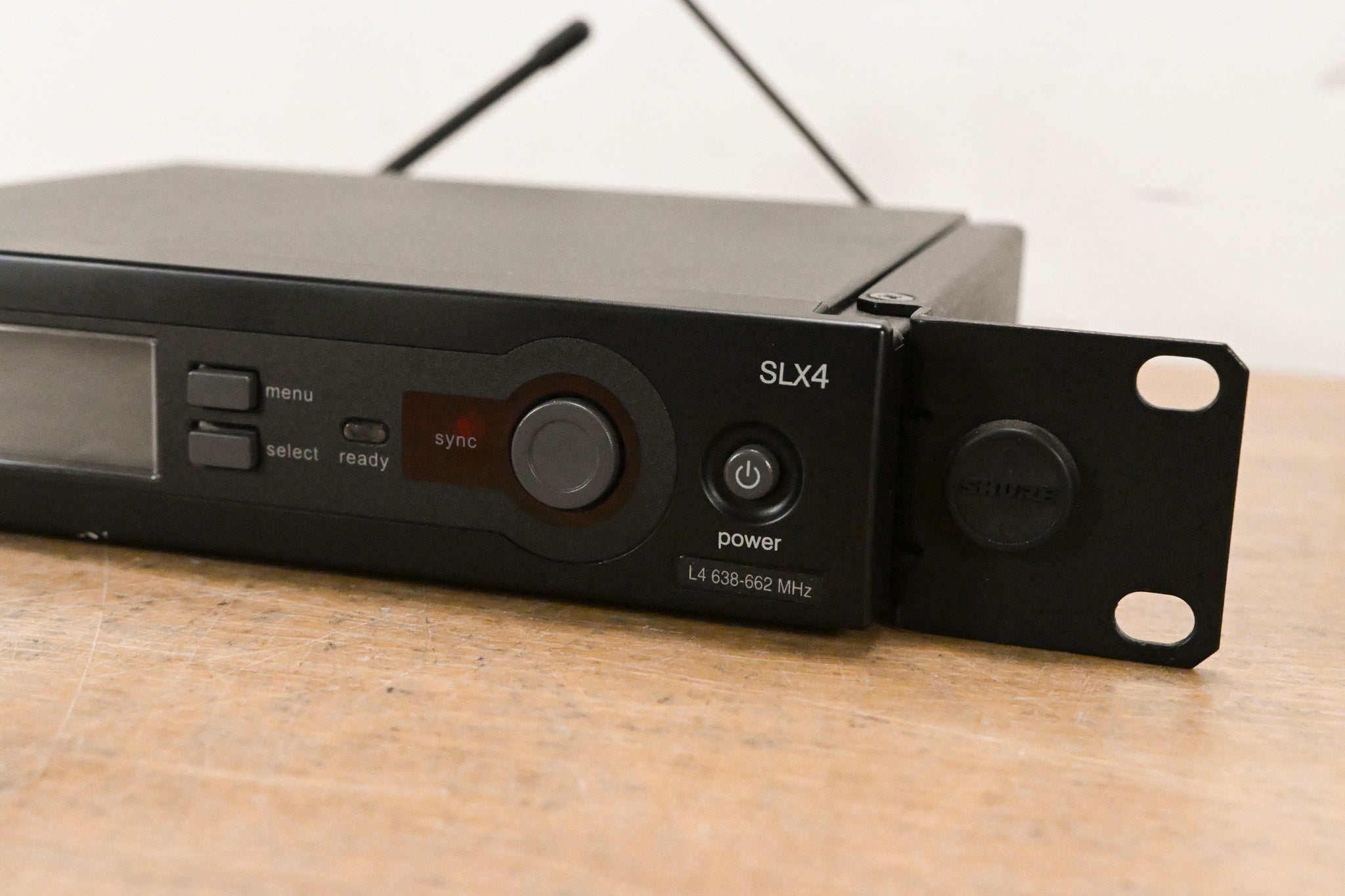 Shure SLX4 Wireless Receiver - L4 Band: 638-662 MHz (NO POWER SUPPLY)