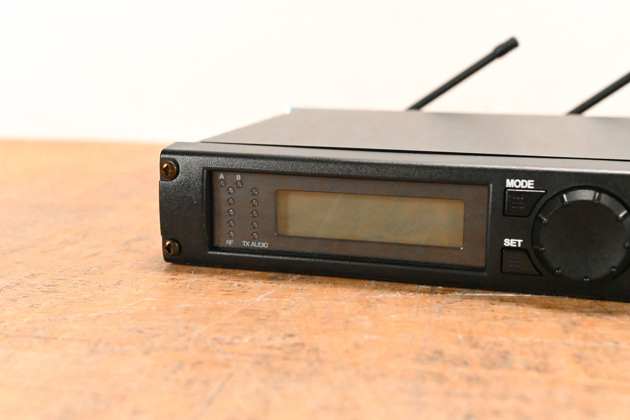 Shure ULXP4 Wireless Receiver - G3 Band: 470-506 MHz (NO POWER SUPPLY)