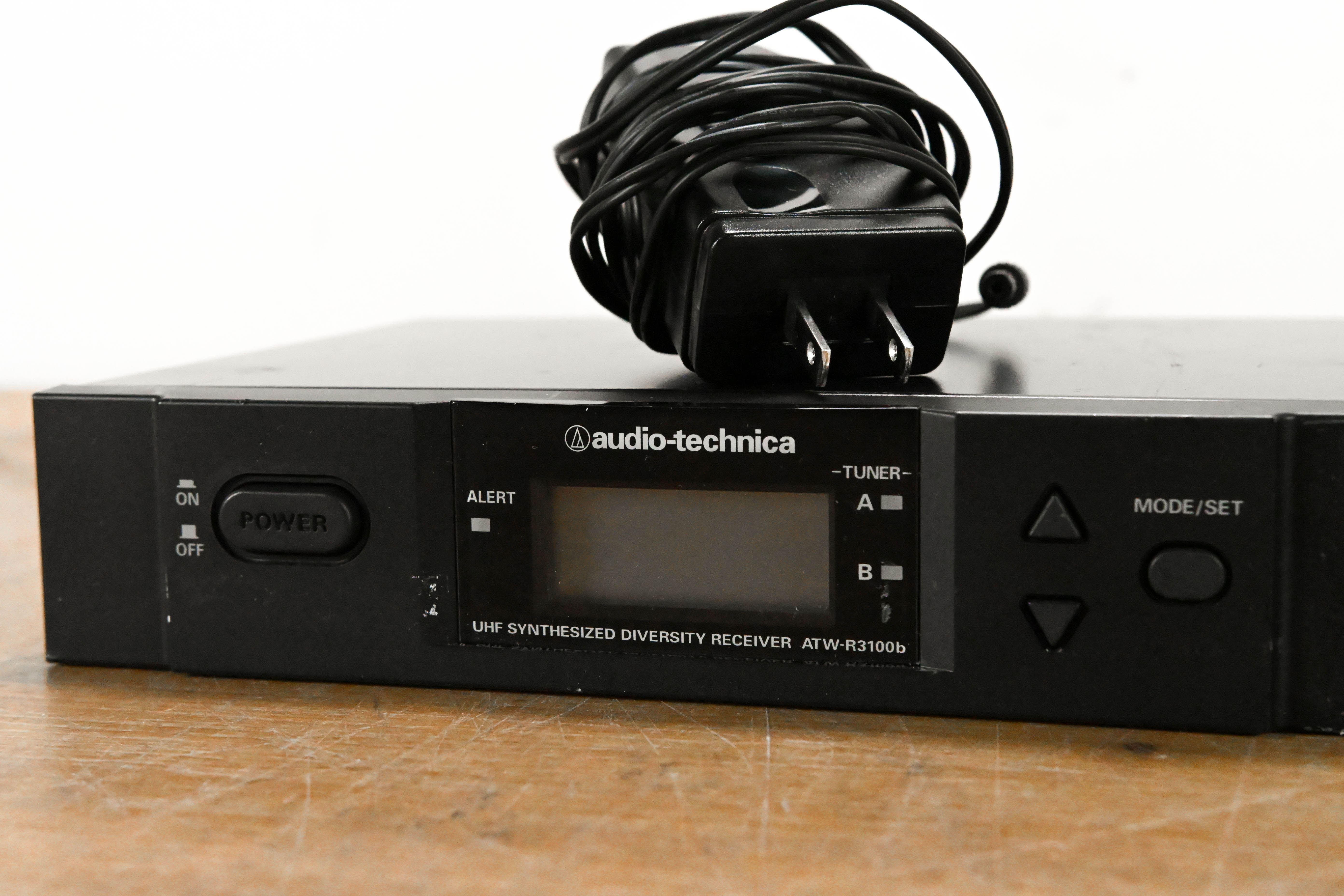 Audio-Technica ATW-R3100bC Receiver w/ ATW-T341bC Mic 541-566 MHz