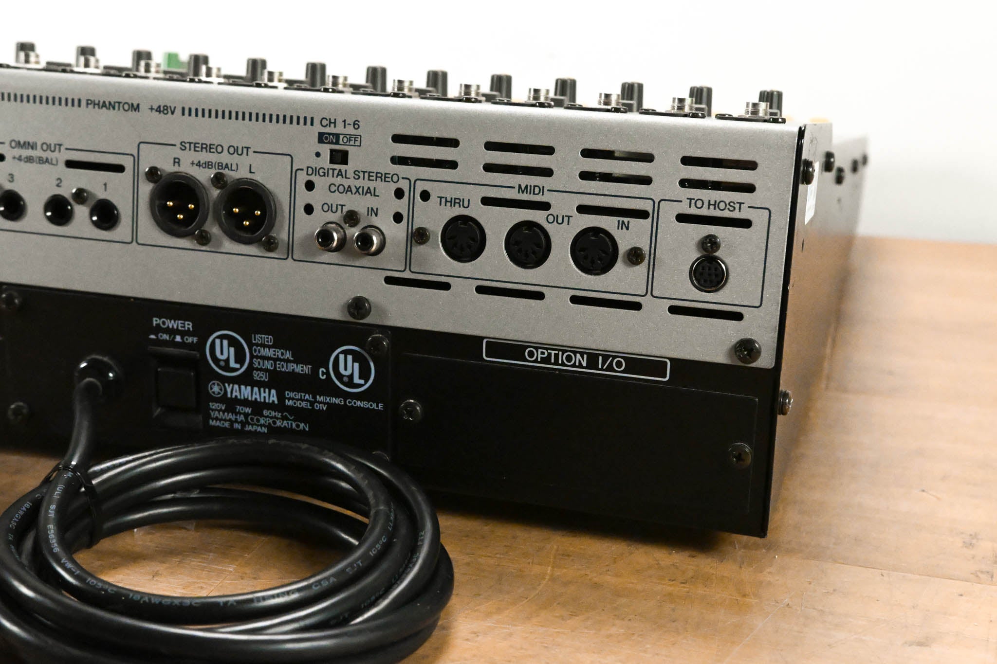 Yamaha 01V 16-Channel Digital Audio Console