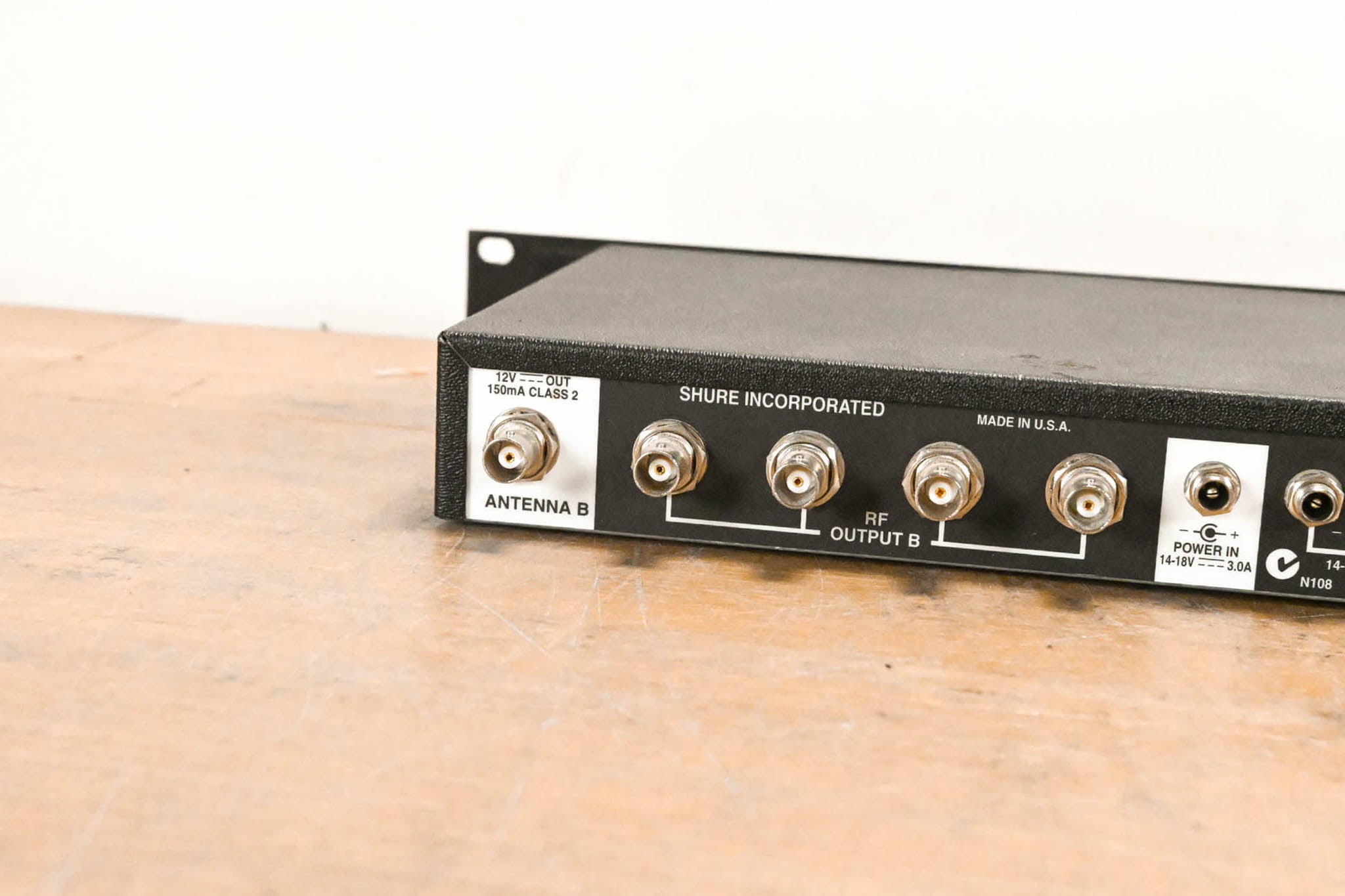 Shure UA844US Wideband UHF Antenna and Power Distributor (NO PSU)
