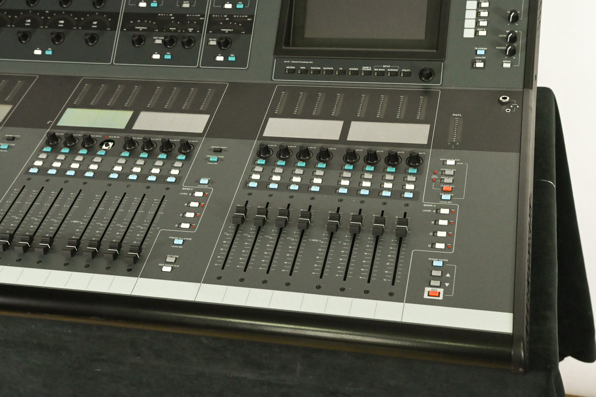 Allen & Heath iLive-T112 Mixing Surface with iDR-48 Fixed Format MixRack