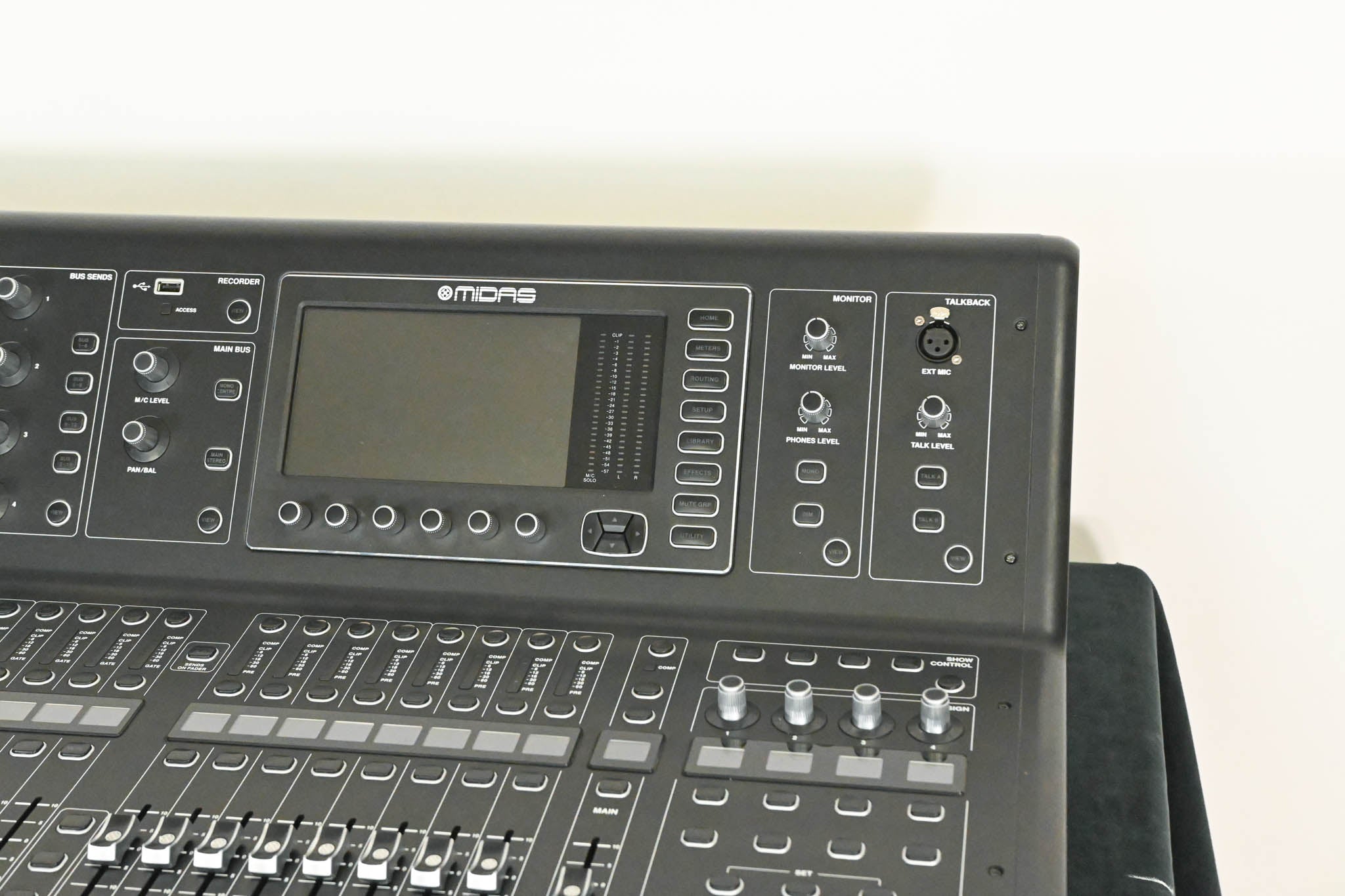 Midas M32 40-Channel Digital Audio Mixing Console